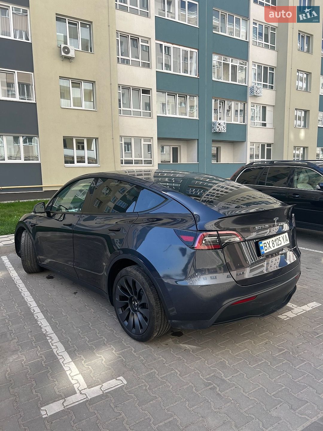 Tesla Model Y 2024 VIN 7SAYGDEE1RF080100 фото оголошення 10 з 29