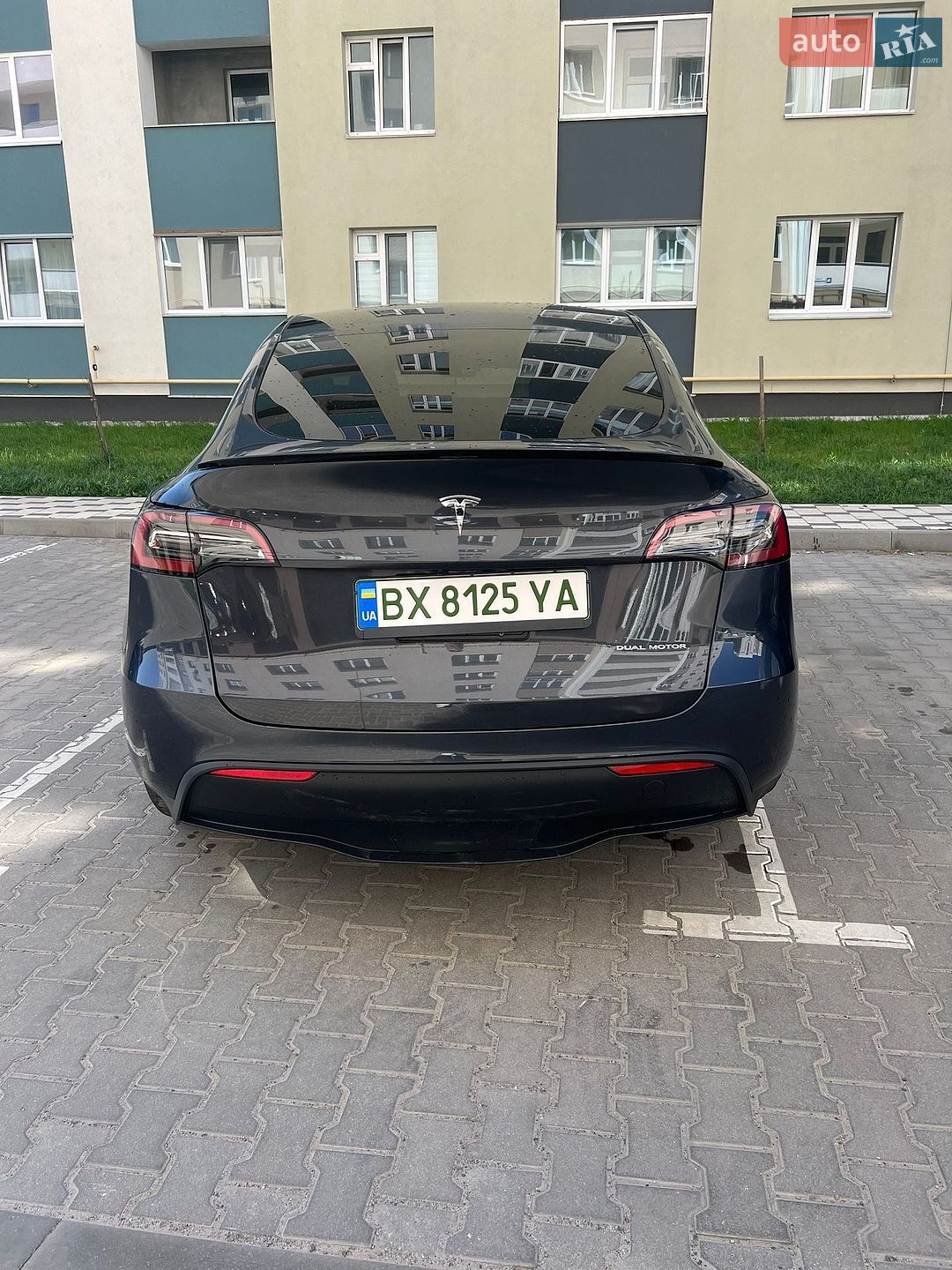 Tesla Model Y 2024 VIN 7SAYGDEE1RF080100 фото оголошення 12 з 29