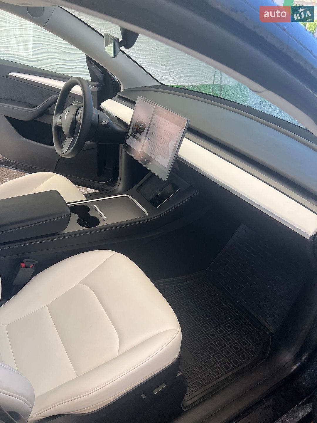 Tesla Model Y 2024 VIN 7SAYGDEE1RF080100 фото оголошення 21 з 29