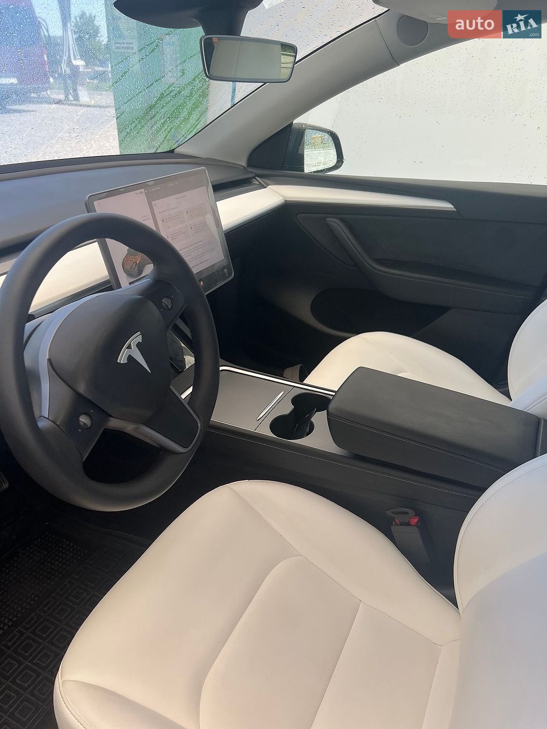 Tesla Model Y 2024 VIN 7SAYGDEE1RF080100 фото оголошення 26 з 29