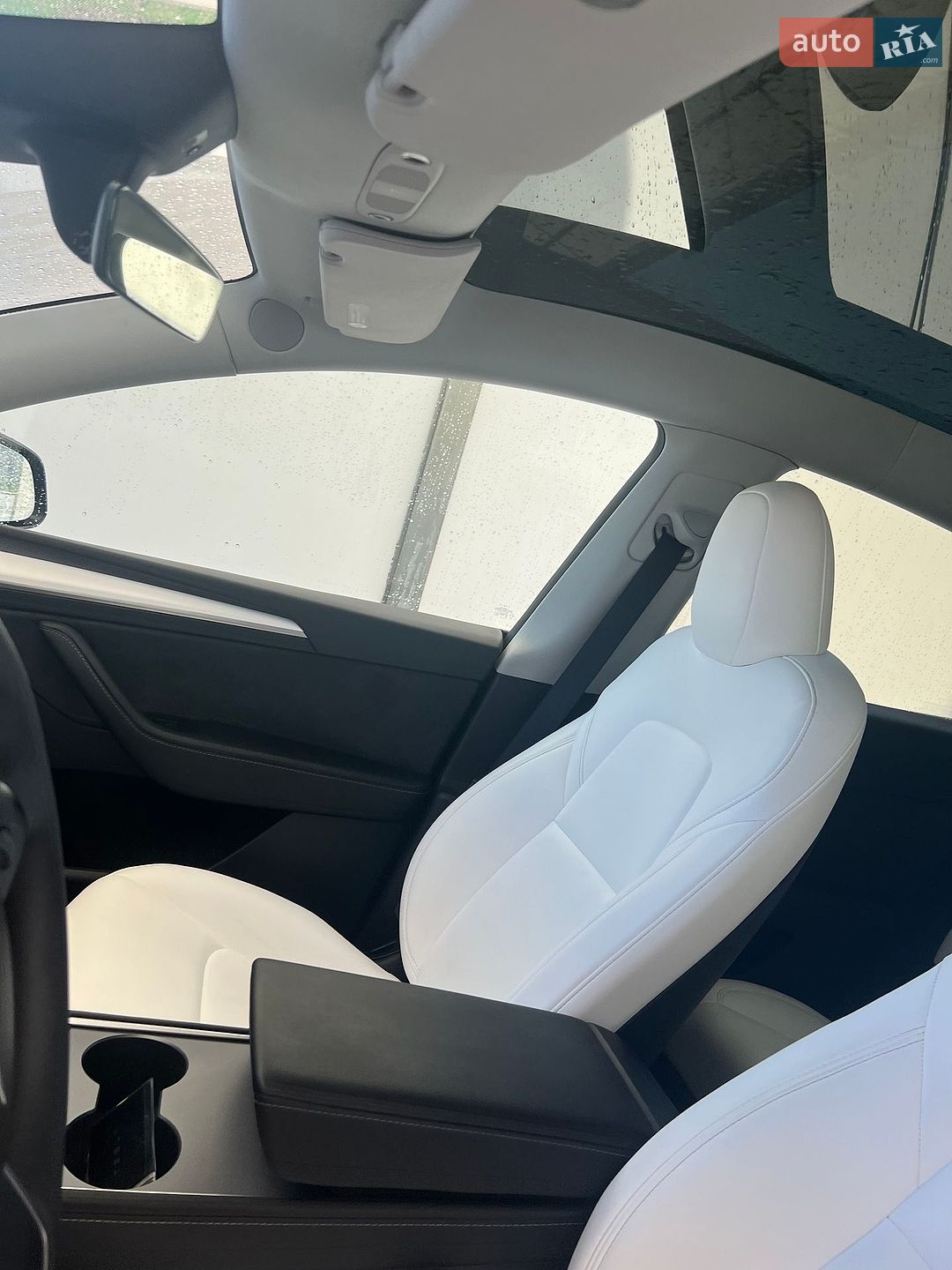 Tesla Model Y 2024 VIN 7SAYGDEE1RF080100 фото оголошення 27 з 29
