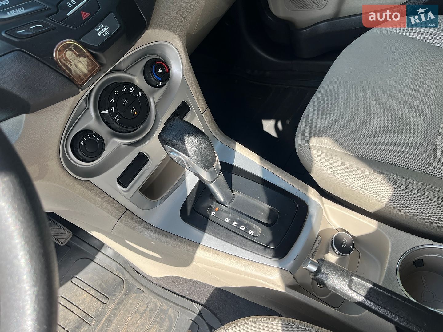 Ford Fiesta 2018 VIN 3FADP4BJ1JM138676 фото оголошення 13 з 22