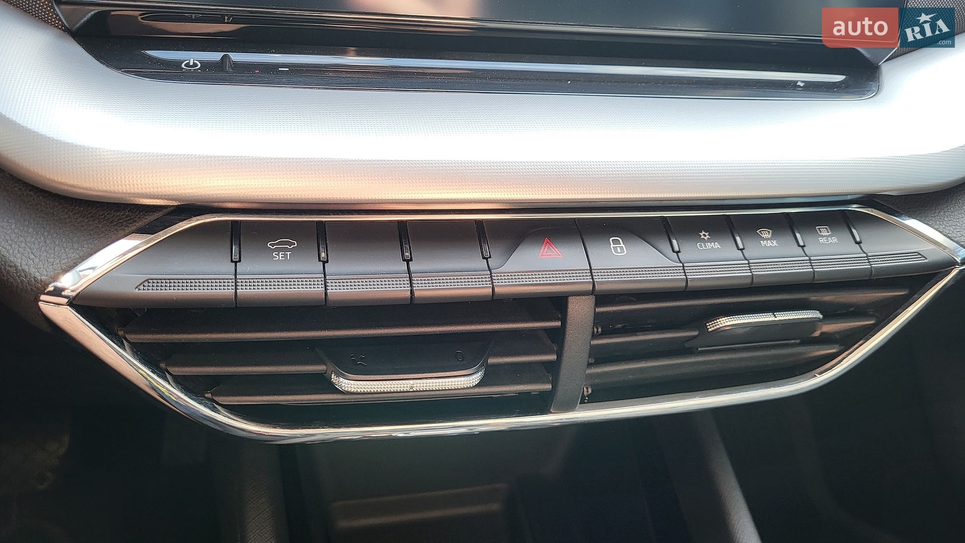 Skoda Octavia 2022 VIN TMBAJ4NX7NY061398 фото оголошення 4 з 50