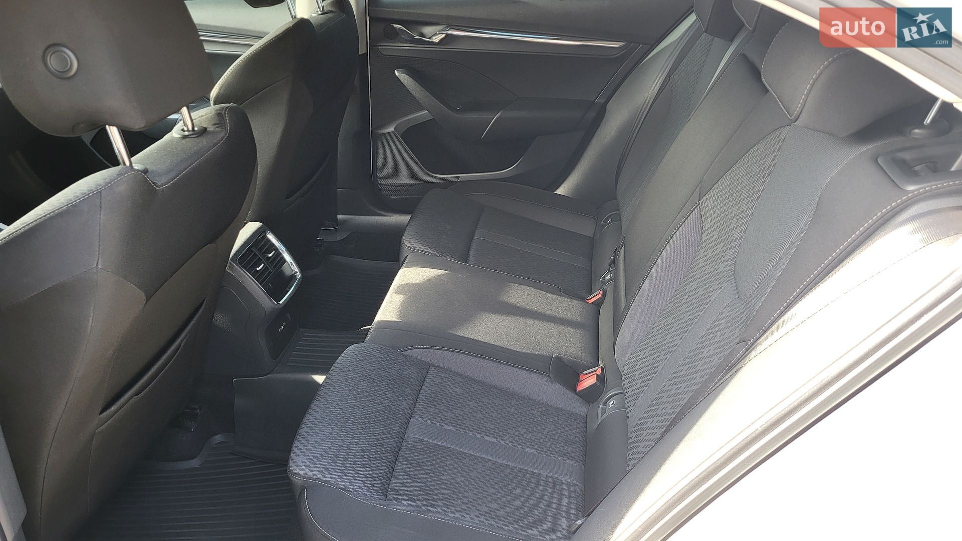 Skoda Octavia 2022 VIN TMBAJ4NX7NY061398 фото оголошення 44 з 50