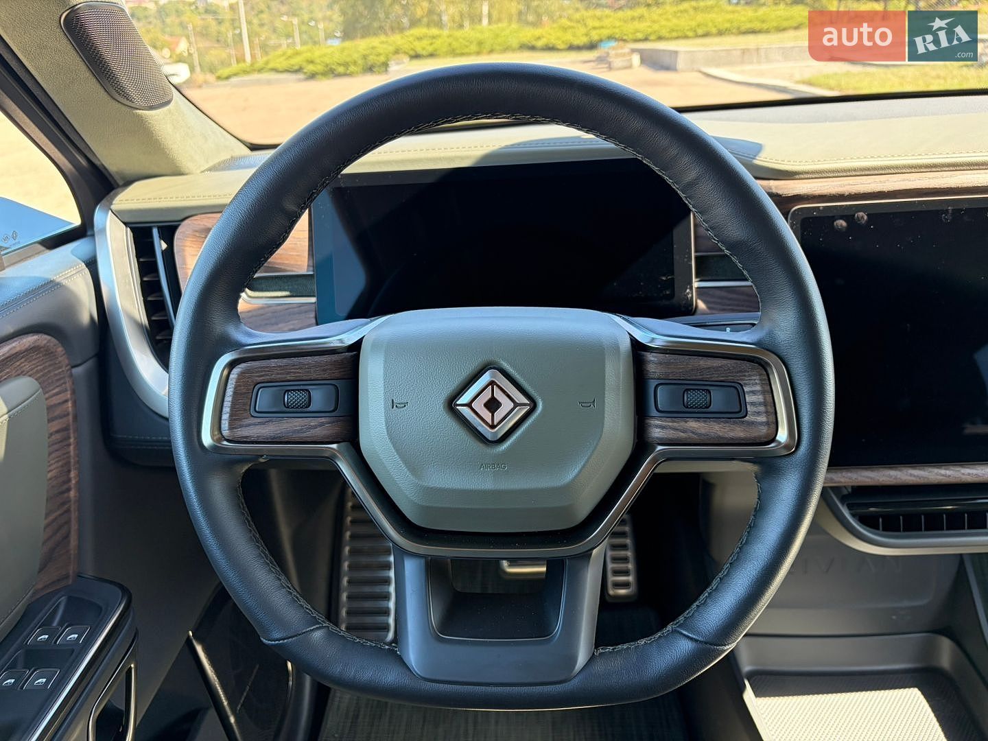Rivian R1T 2023 VIN 7FCTGAAA3NN016283 фото оголошення 27 з 61