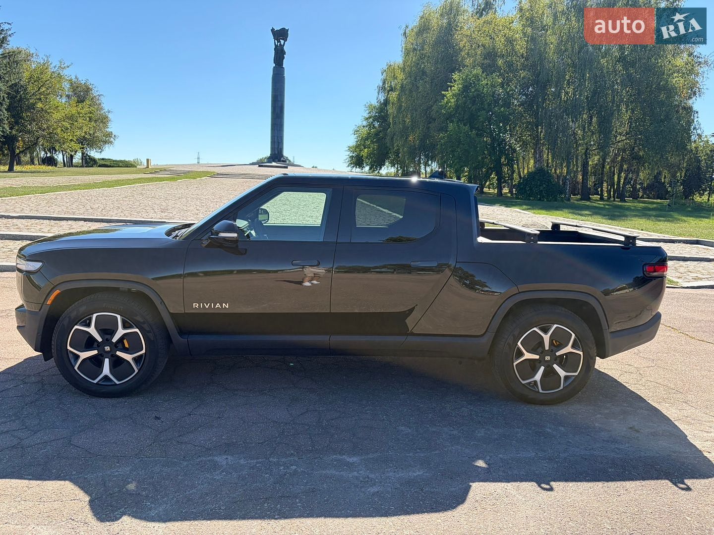 Rivian R1T 2023 VIN 7FCTGAAA3NN016283 фото оголошення 8 з 61