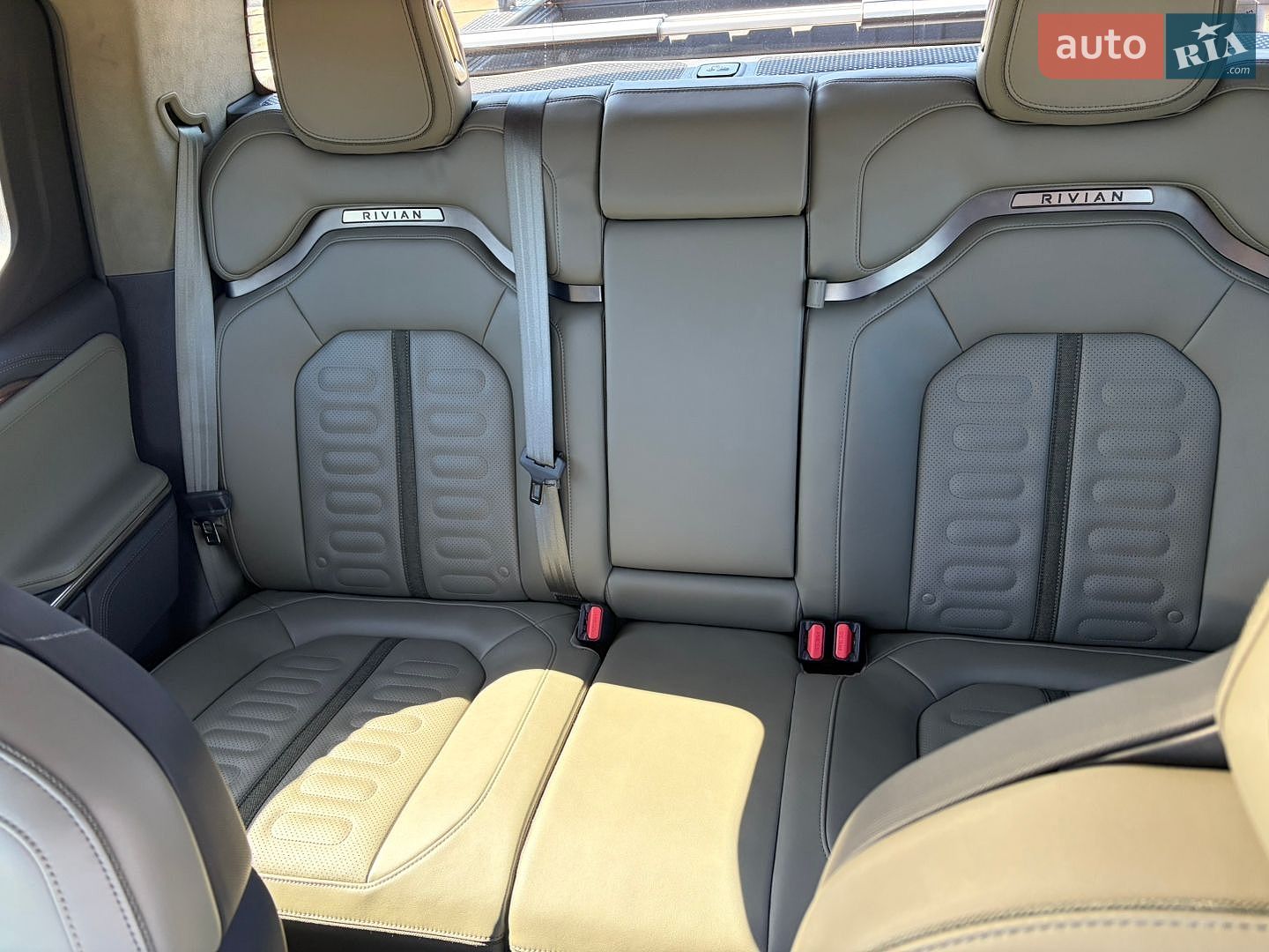 Rivian R1T 2023 VIN 7FCTGAAA3NN016283 фото оголошення 39 з 61