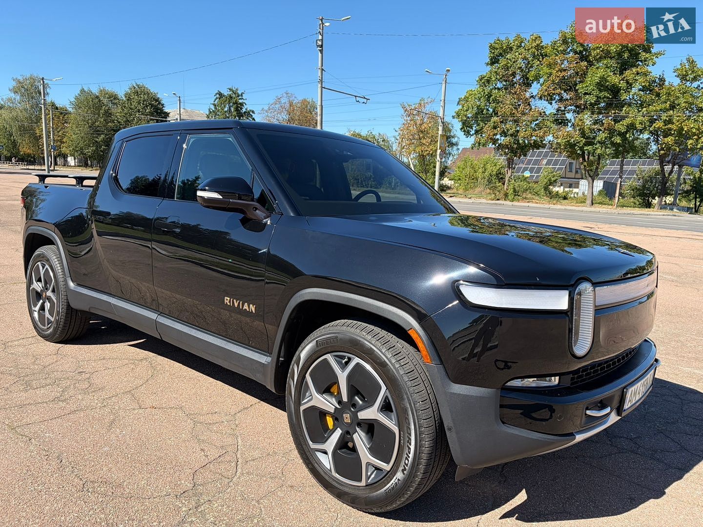 Rivian R1T 2023 VIN 7FCTGAAA3NN016283 фото оголошення 3 з 61