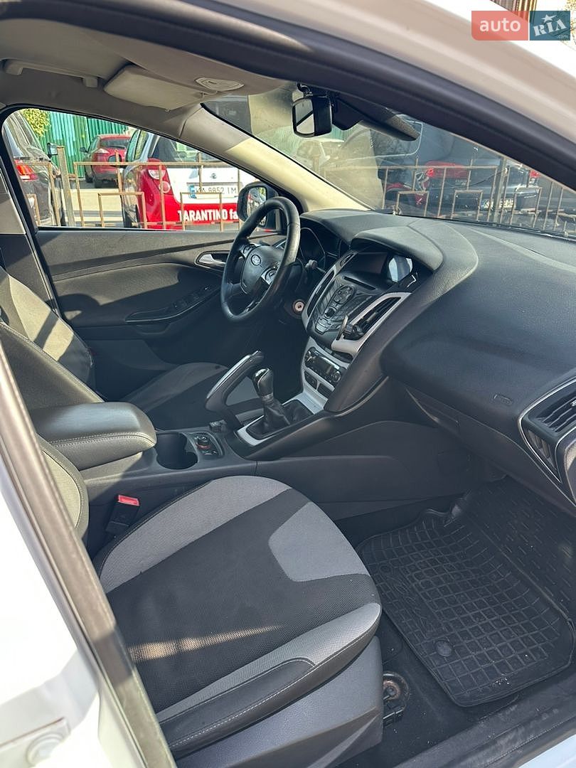 Ford Focus 2012 VIN WF0MXXGCBMCE88188 фото оголошення 4 з 9