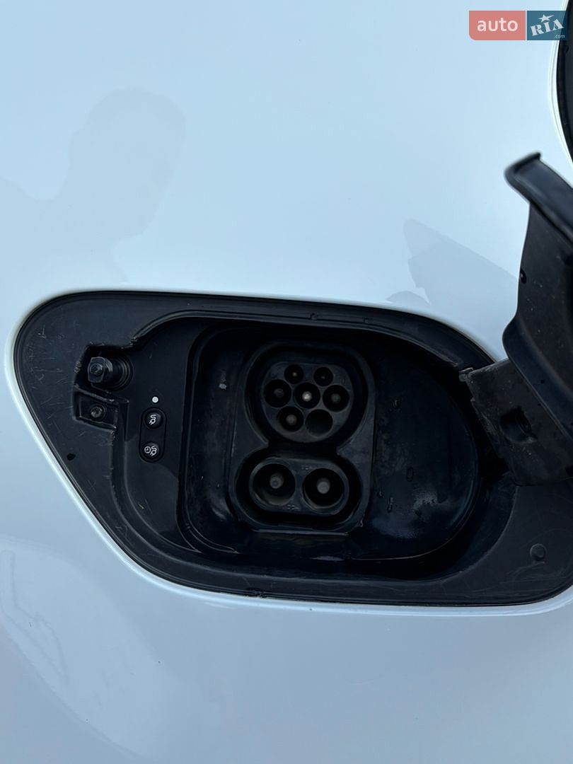 Volkswagen e-Golf 2017 VIN WVWZZZAUZJ8901372 фото оголошення 9 з 41