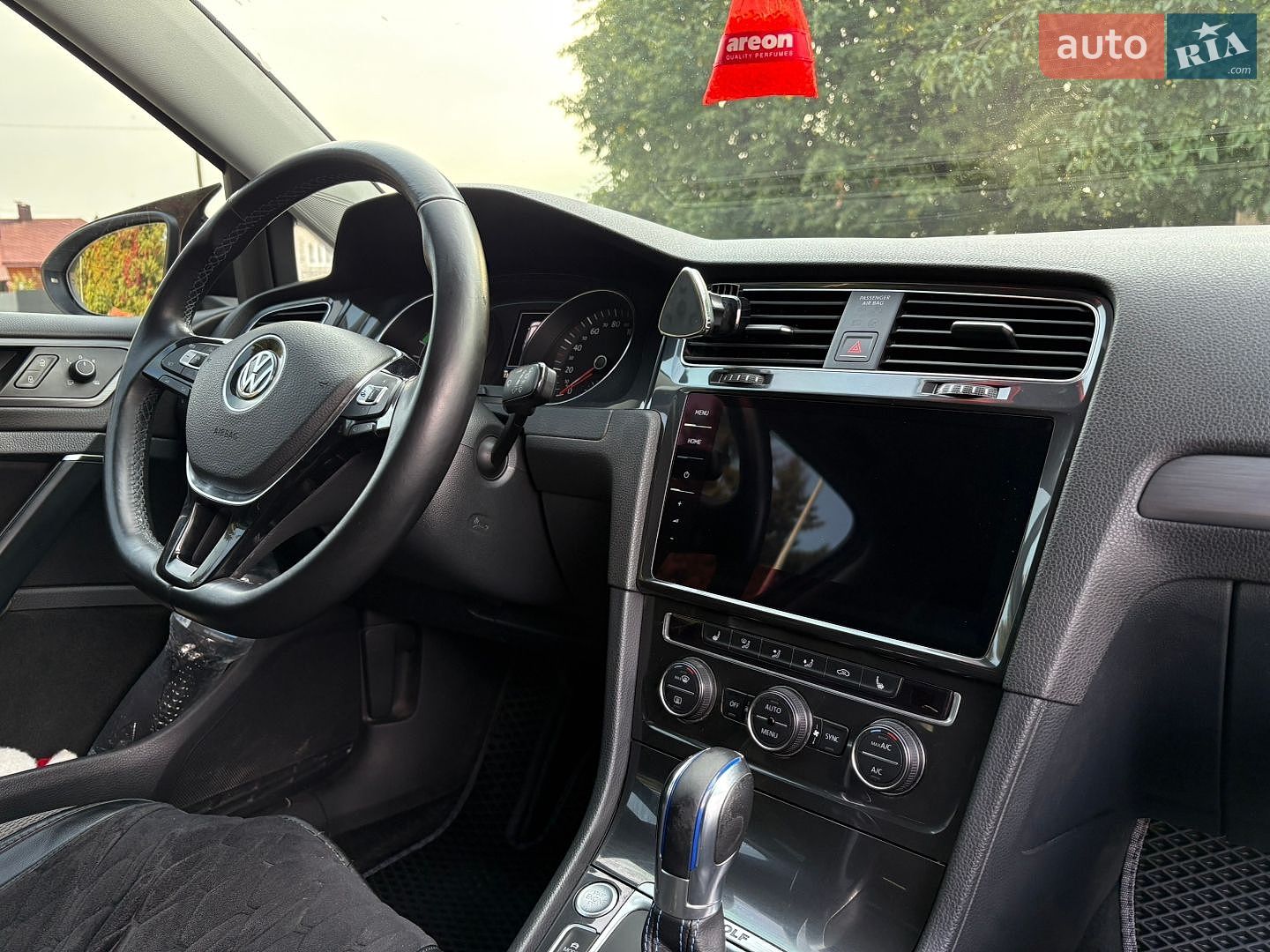 Volkswagen e-Golf 2017 VIN WVWZZZAUZJ8901372 фото оголошення 18 з 41