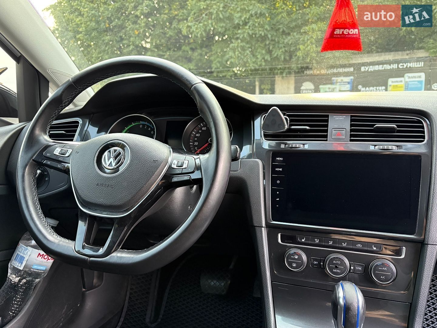 Volkswagen e-Golf 2017 VIN WVWZZZAUZJ8901372 фото оголошення 19 з 41