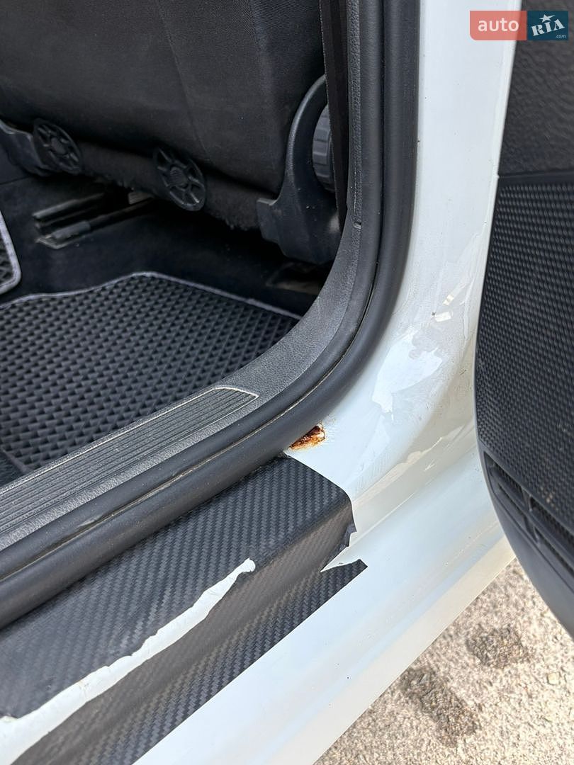 Volkswagen e-Golf 2017 VIN WVWZZZAUZJ8901372 фото оголошення 24 з 41