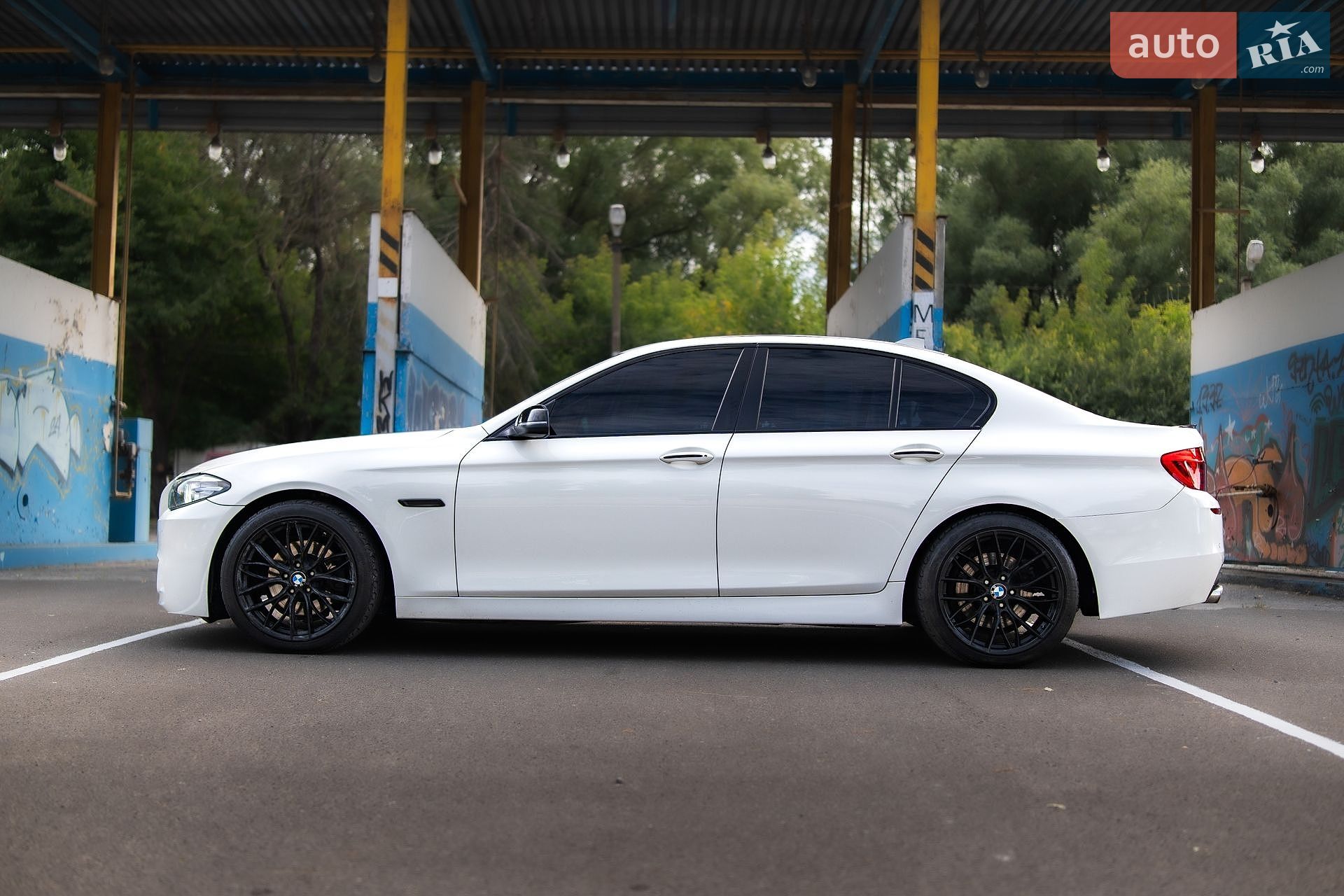 BMW 5 Series 2014 VIN WBA5A7C59FD625370 фото оголошення 6 з 29