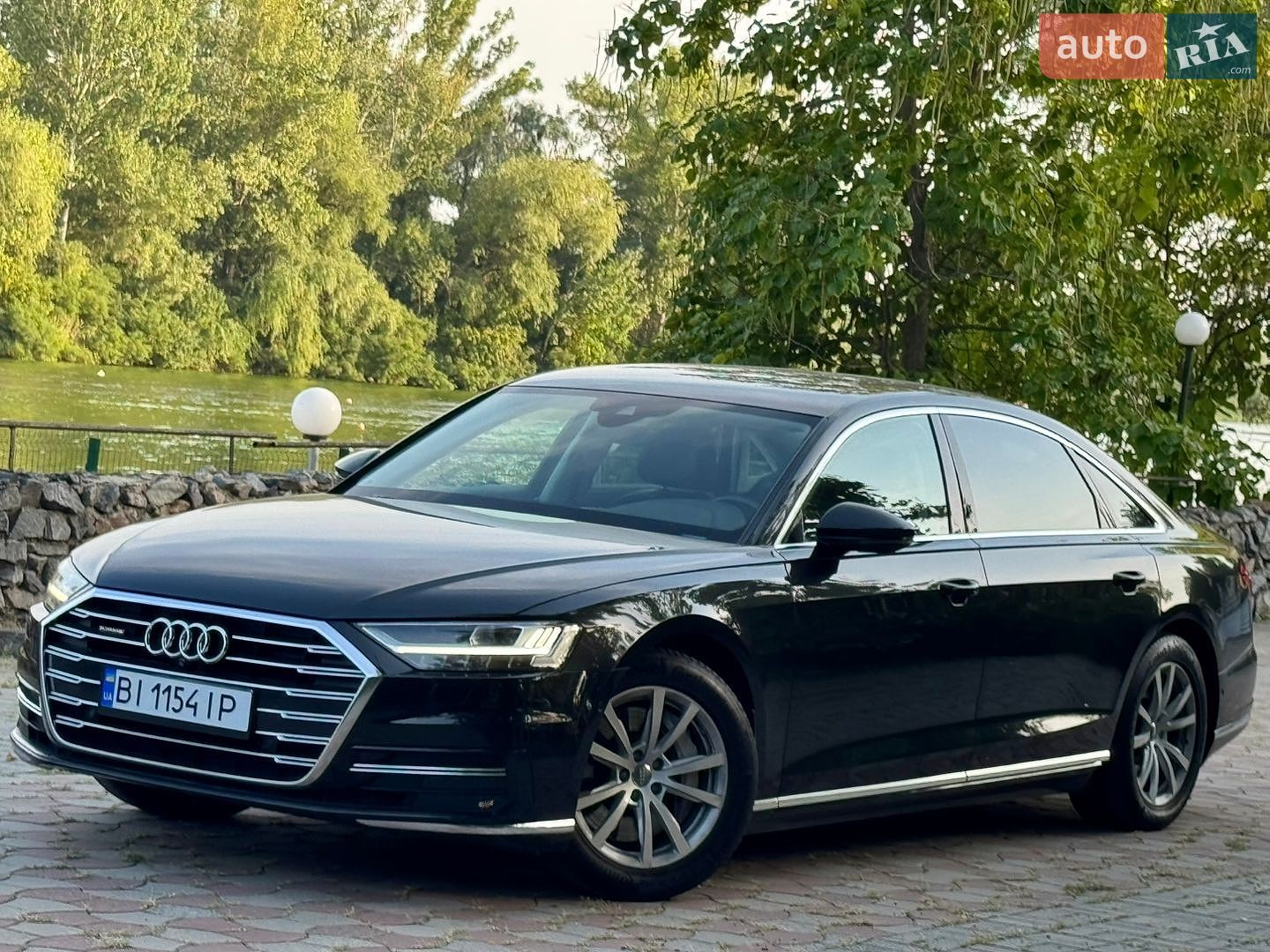 Audi A8 2018 VIN WAUZZZF80KN003143 фото оголошення 4 з 61