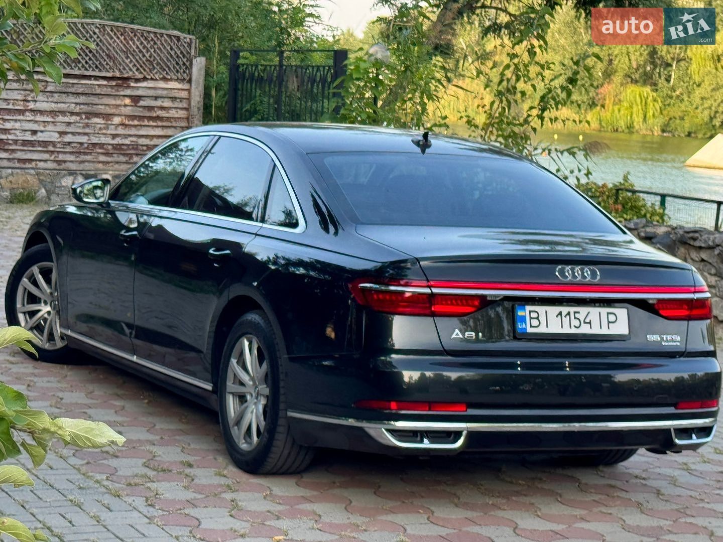 Audi A8 2018 VIN WAUZZZF80KN003143 фото оголошення 11 з 61