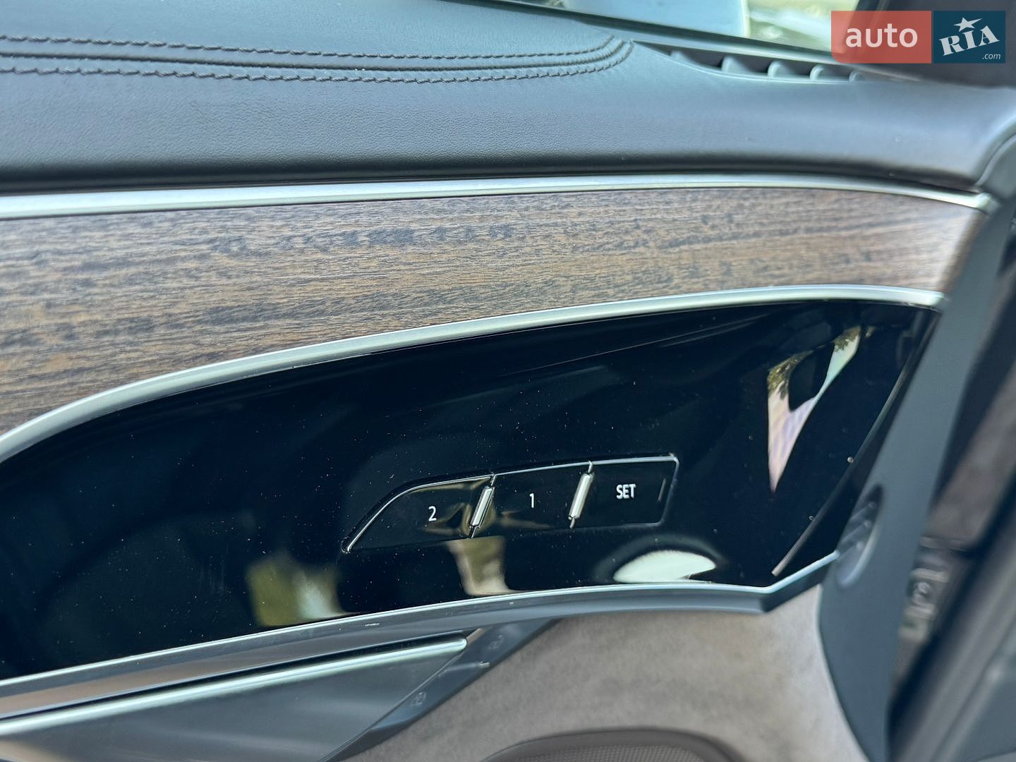 Audi A8 2018 VIN WAUZZZF80KN003143 фото оголошення 27 з 61