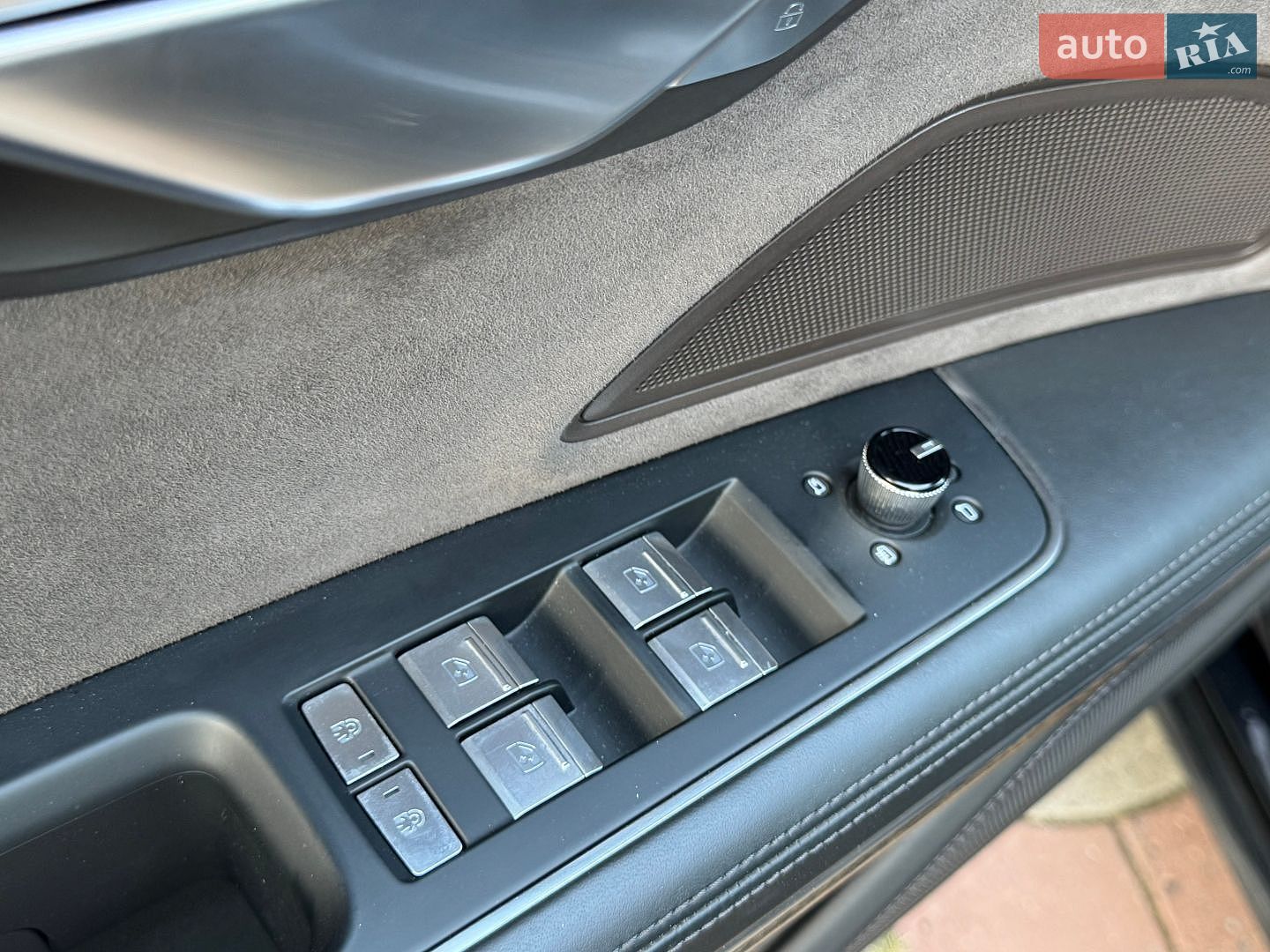 Audi A8 2018 VIN WAUZZZF80KN003143 фото оголошення 28 з 61
