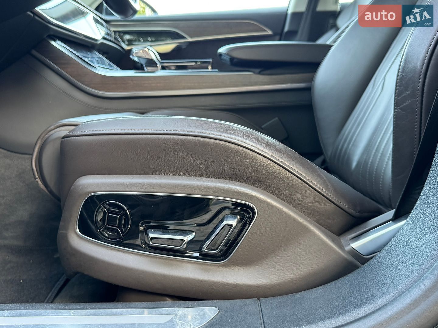 Audi A8 2018 VIN WAUZZZF80KN003143 фото оголошення 32 з 61