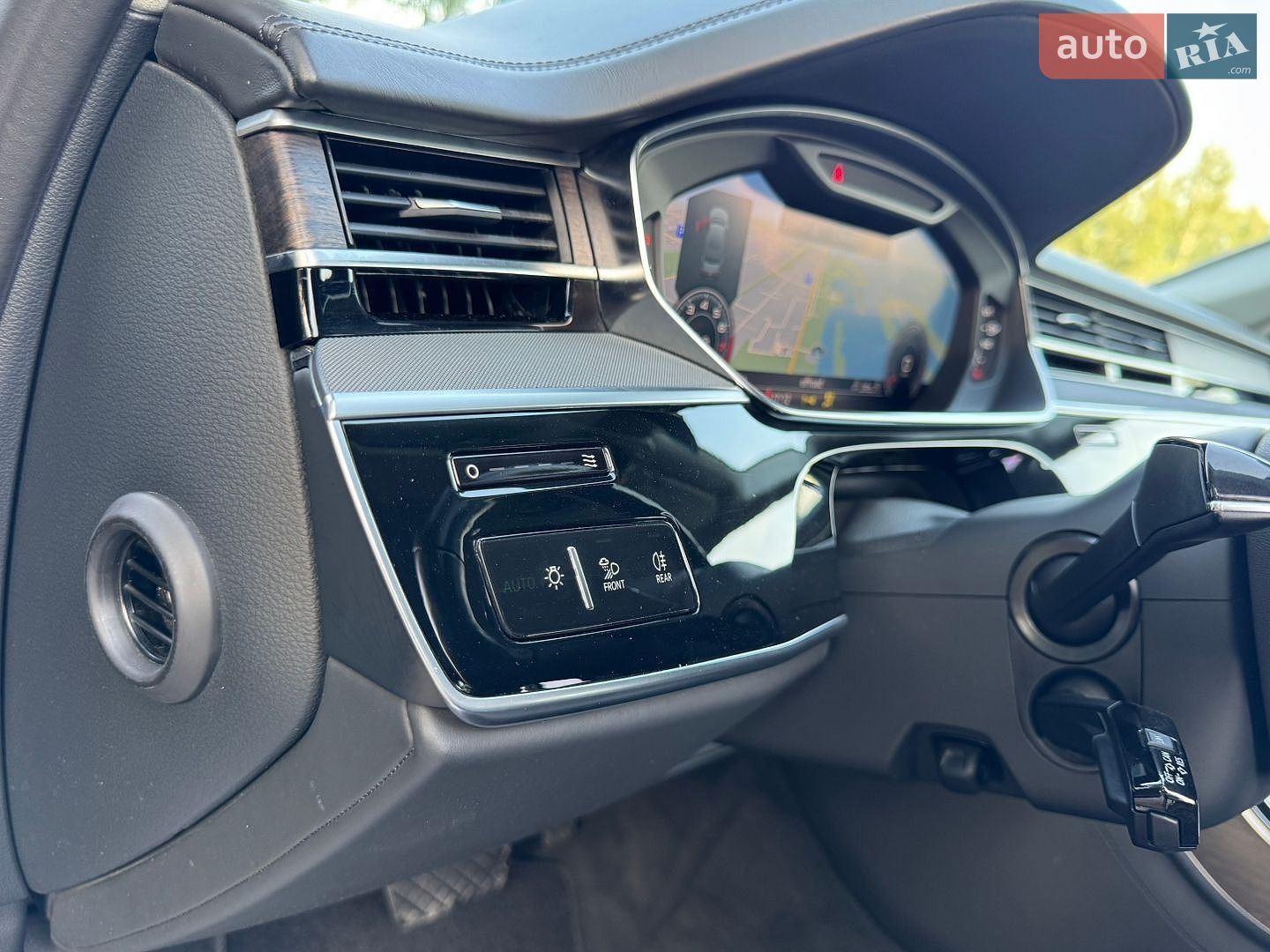 Audi A8 2018 VIN WAUZZZF80KN003143 фото оголошення 31 з 61