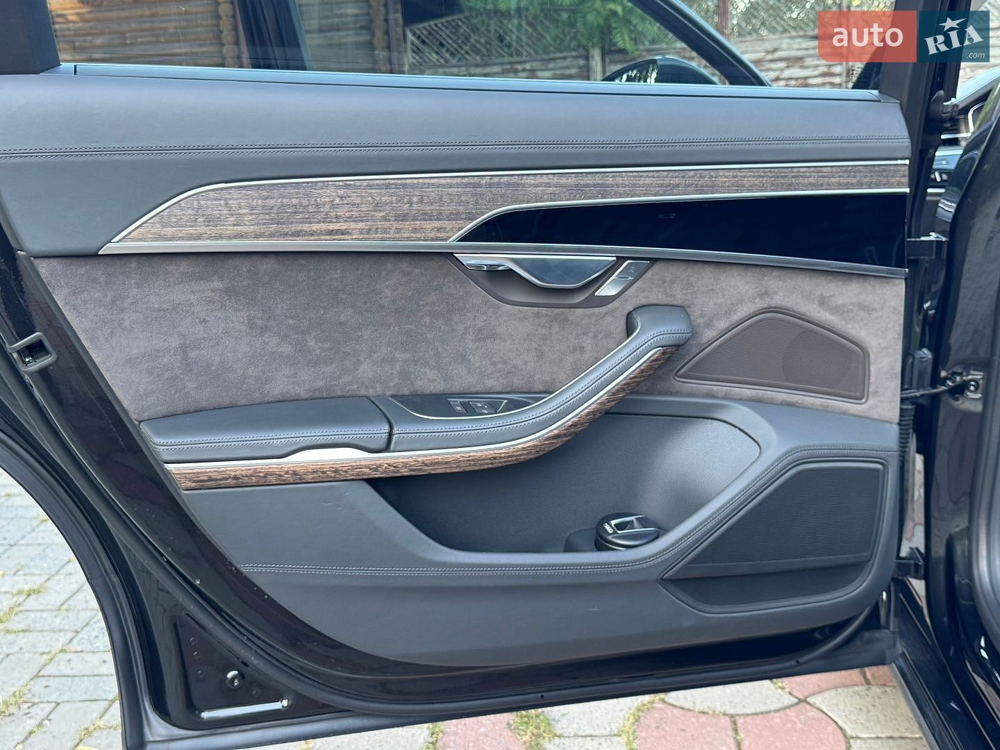 Audi A8 2018 VIN WAUZZZF80KN003143 фото оголошення 35 з 61