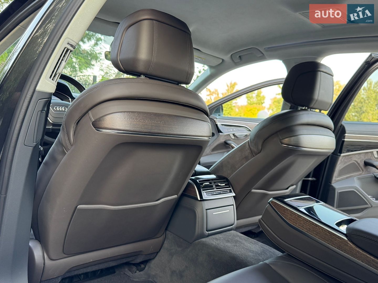 Audi A8 2018 VIN WAUZZZF80KN003143 фото оголошення 38 з 61