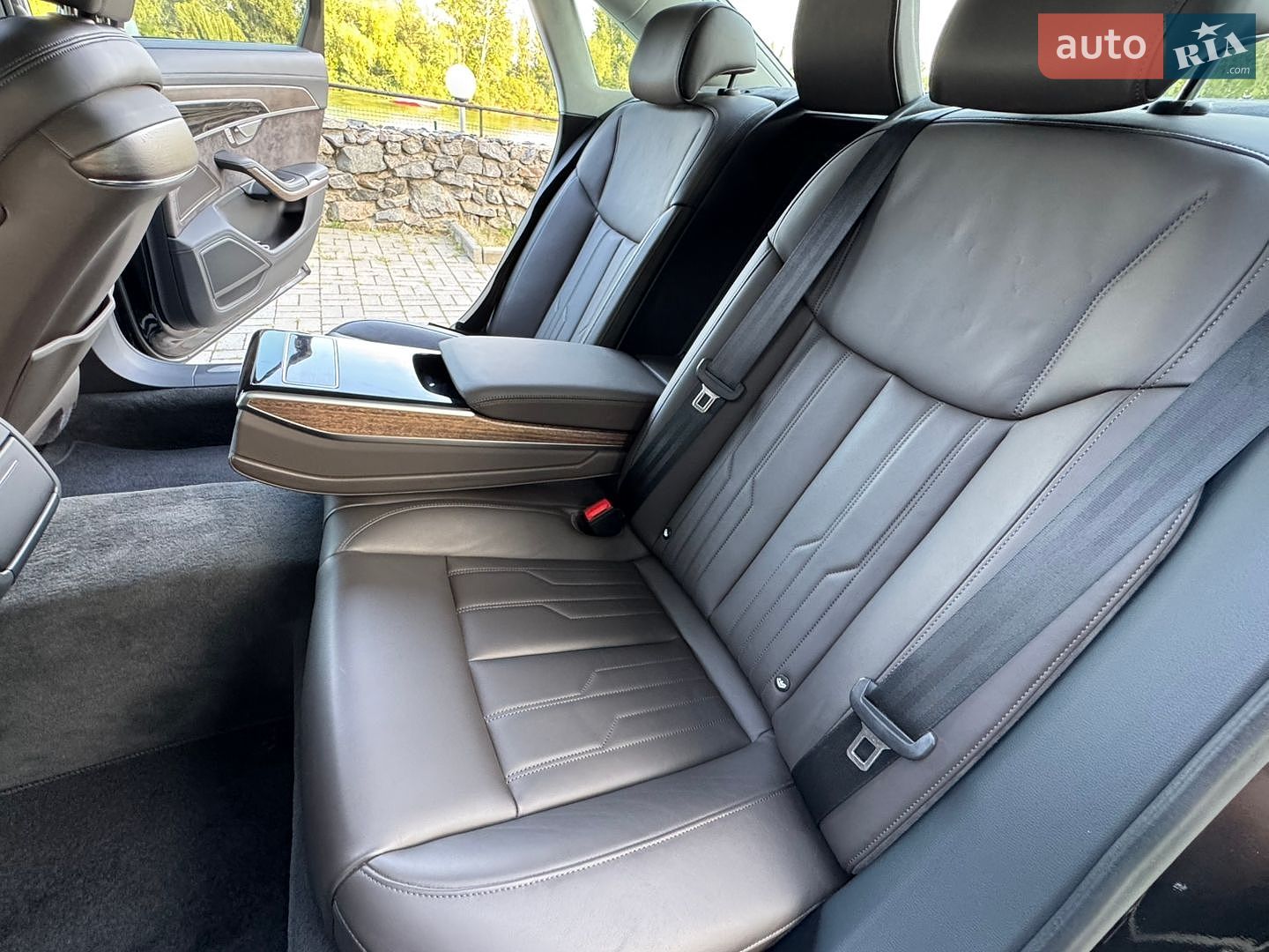 Audi A8 2018 VIN WAUZZZF80KN003143 фото оголошення 39 з 61