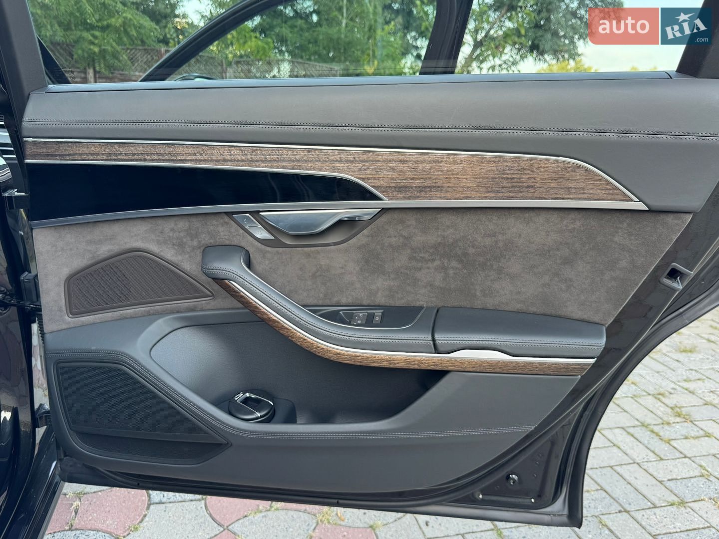 Audi A8 2018 VIN WAUZZZF80KN003143 фото оголошення 42 з 61