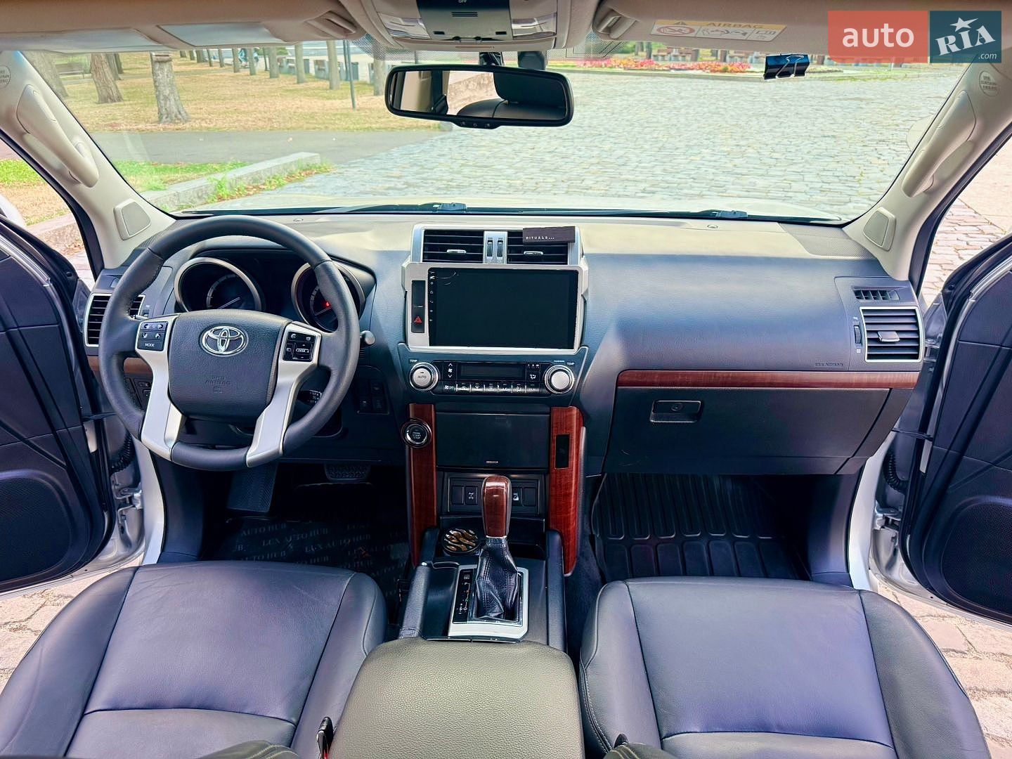 Toyota Land Cruiser Prado 2016 VIN JTEBR3FJ30K032425 фото оголошення 11 з 204