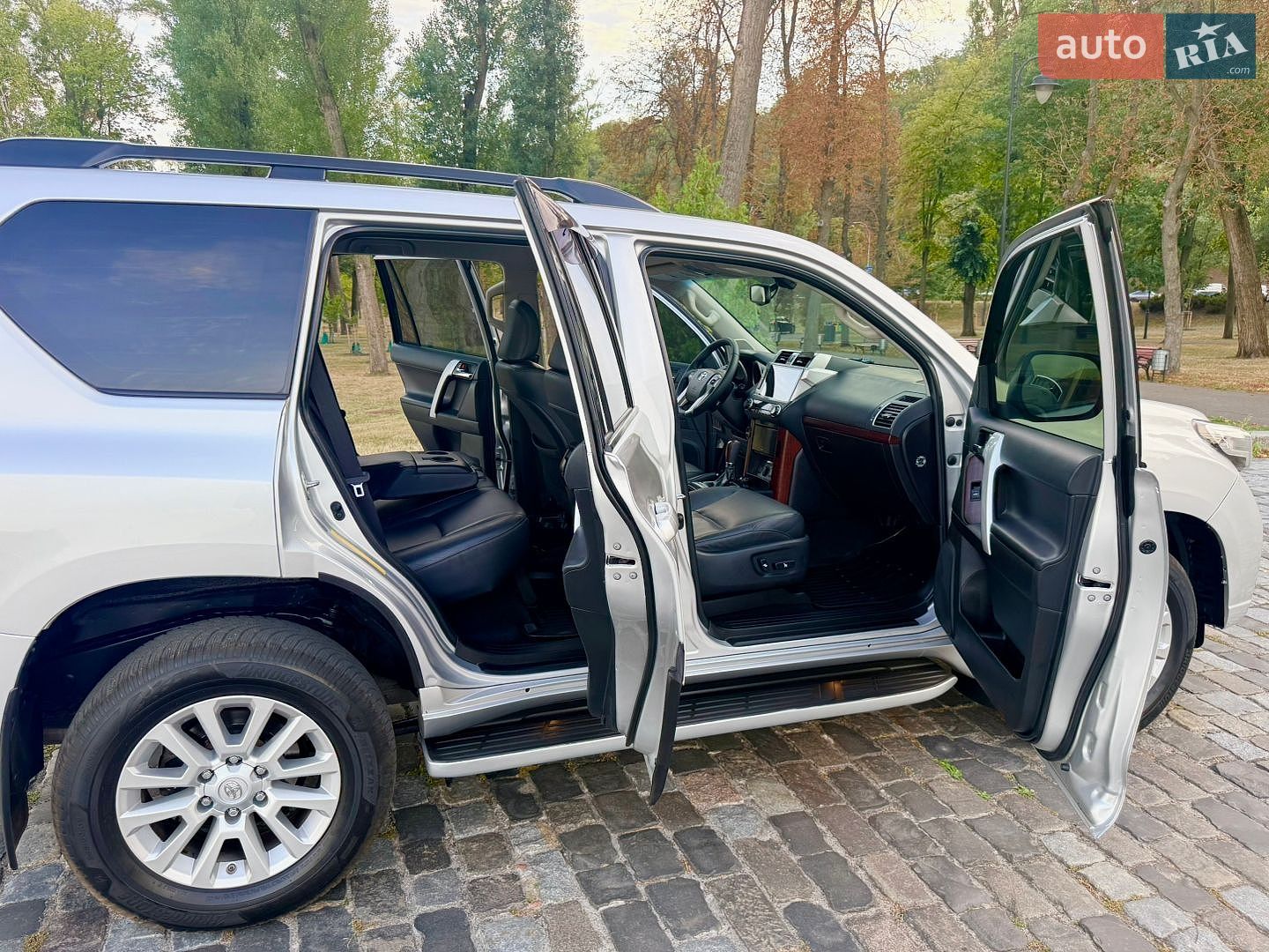 Toyota Land Cruiser Prado 2016 VIN JTEBR3FJ30K032425 фото оголошення 15 з 204