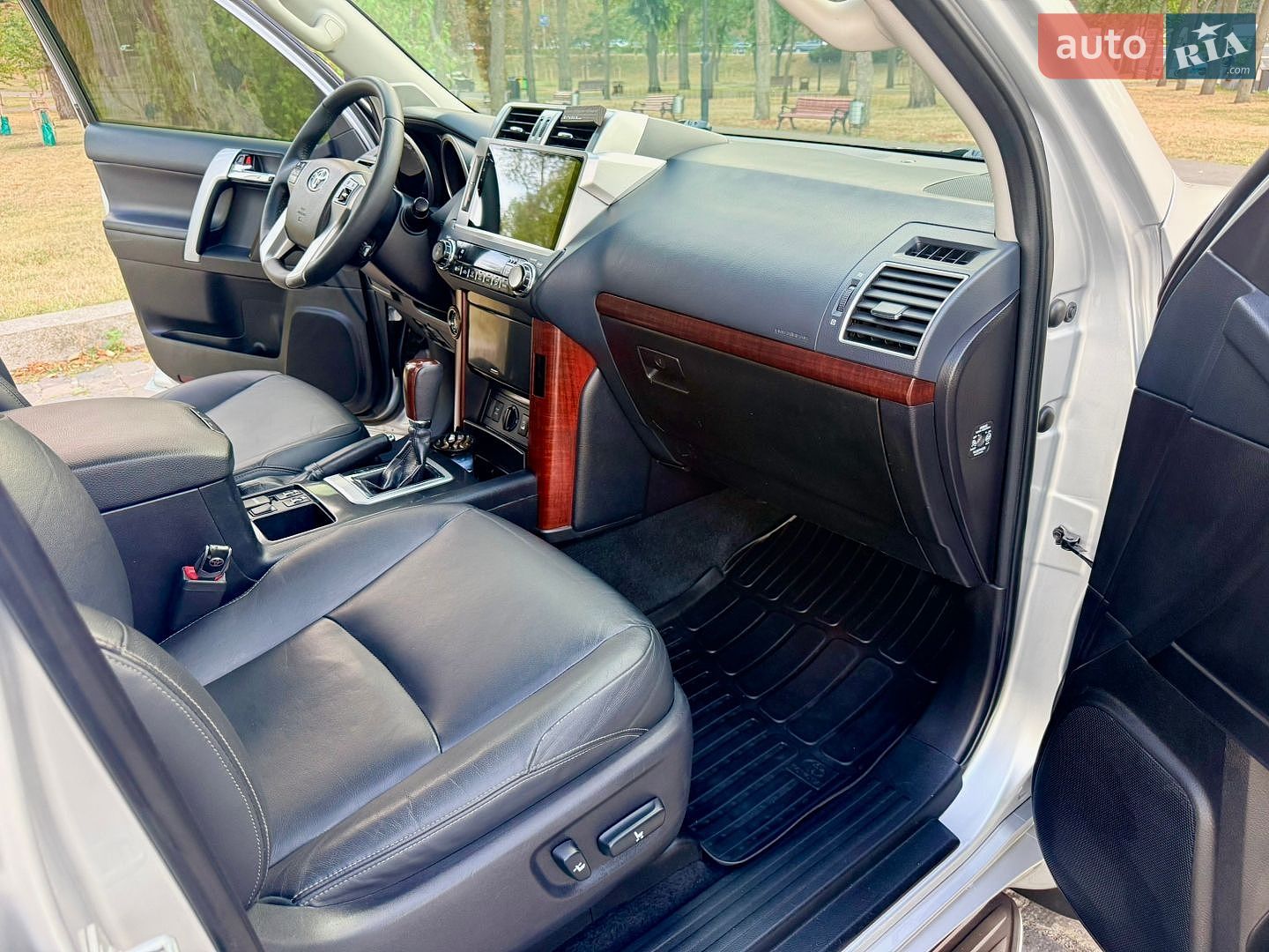 Toyota Land Cruiser Prado 2016 VIN JTEBR3FJ30K032425 фото оголошення 16 з 204
