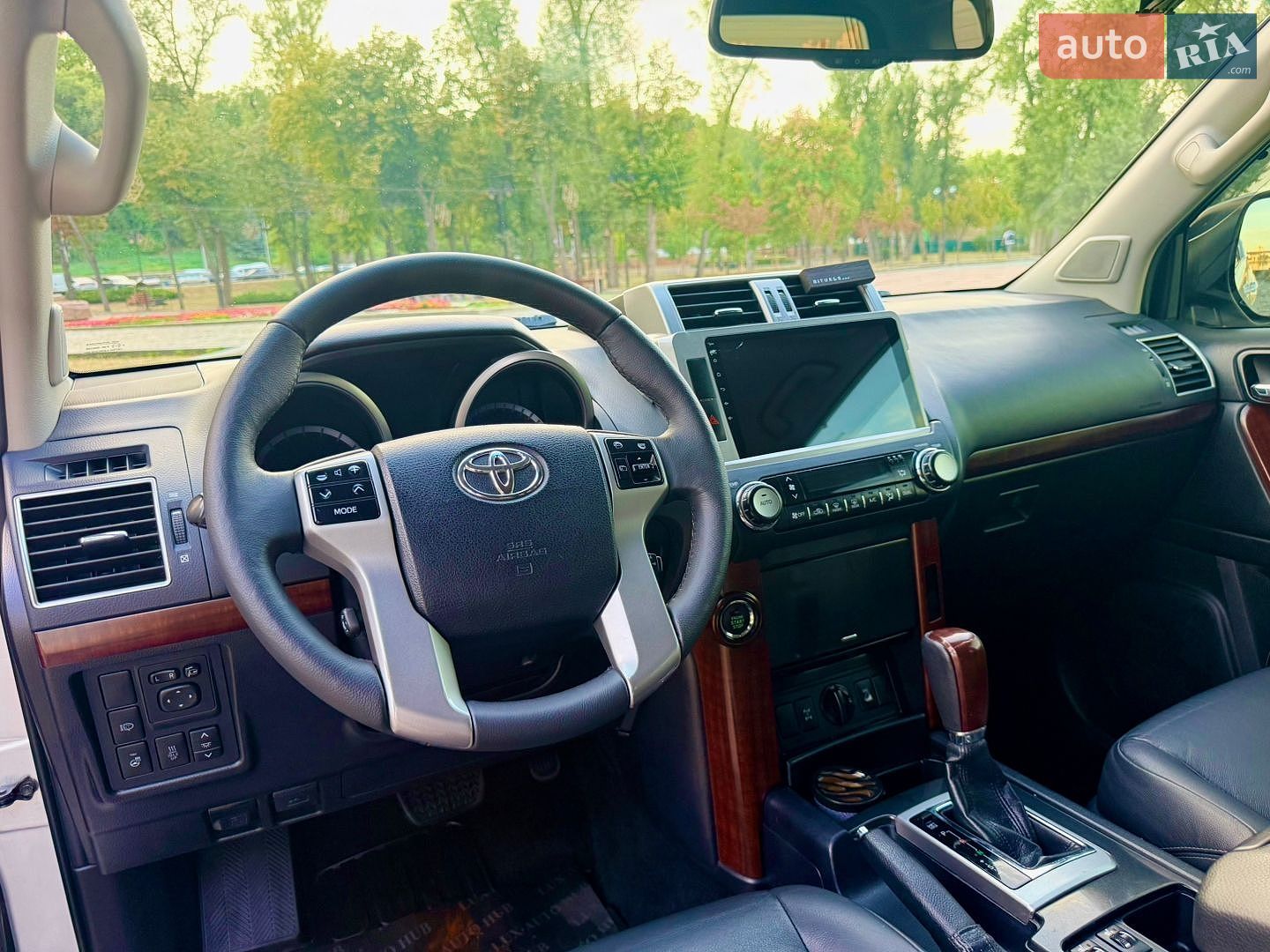Toyota Land Cruiser Prado 2016 VIN JTEBR3FJ30K032425 фото оголошення 19 з 204