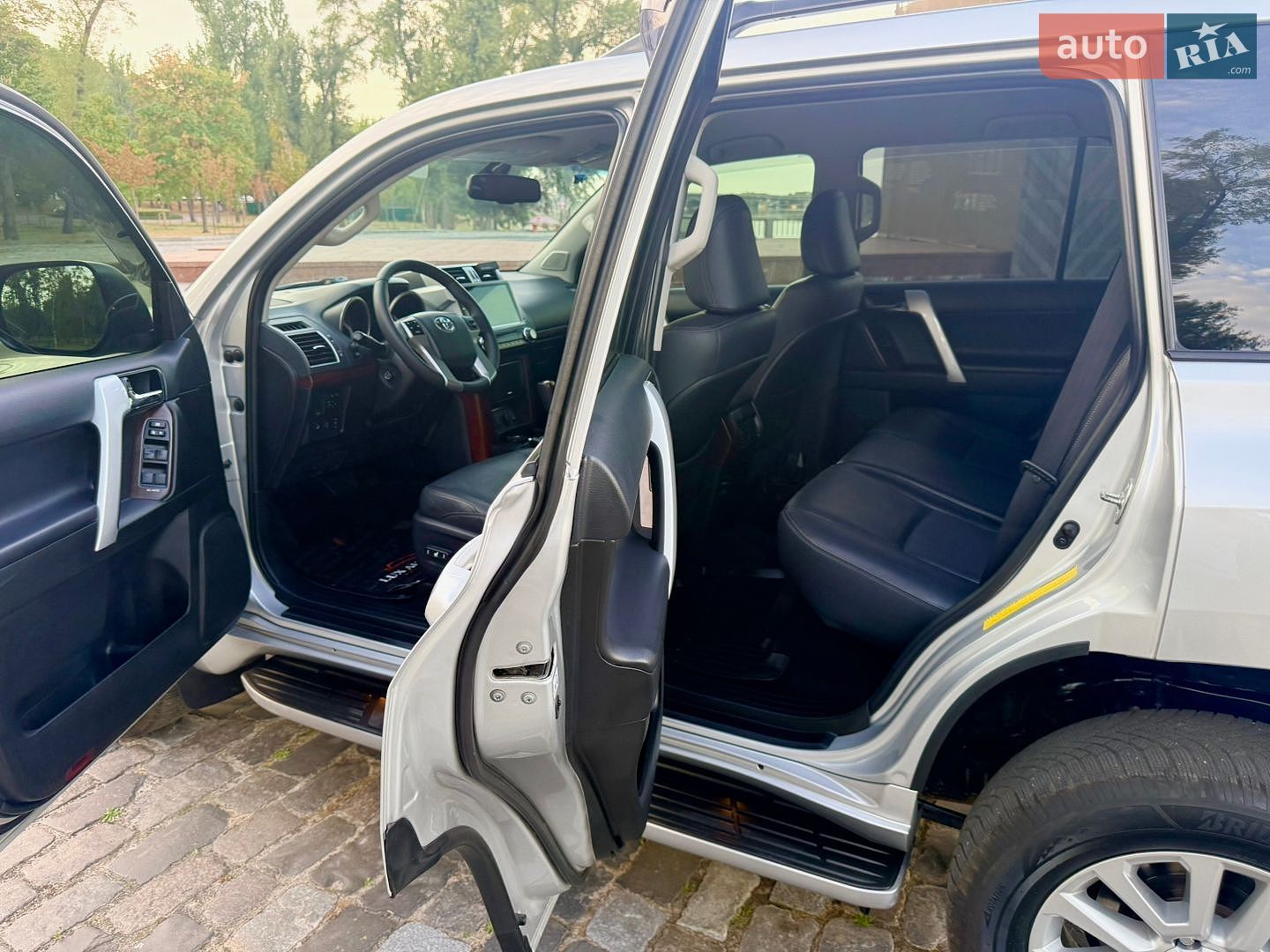 Toyota Land Cruiser Prado 2016 VIN JTEBR3FJ30K032425 фото оголошення 21 з 204