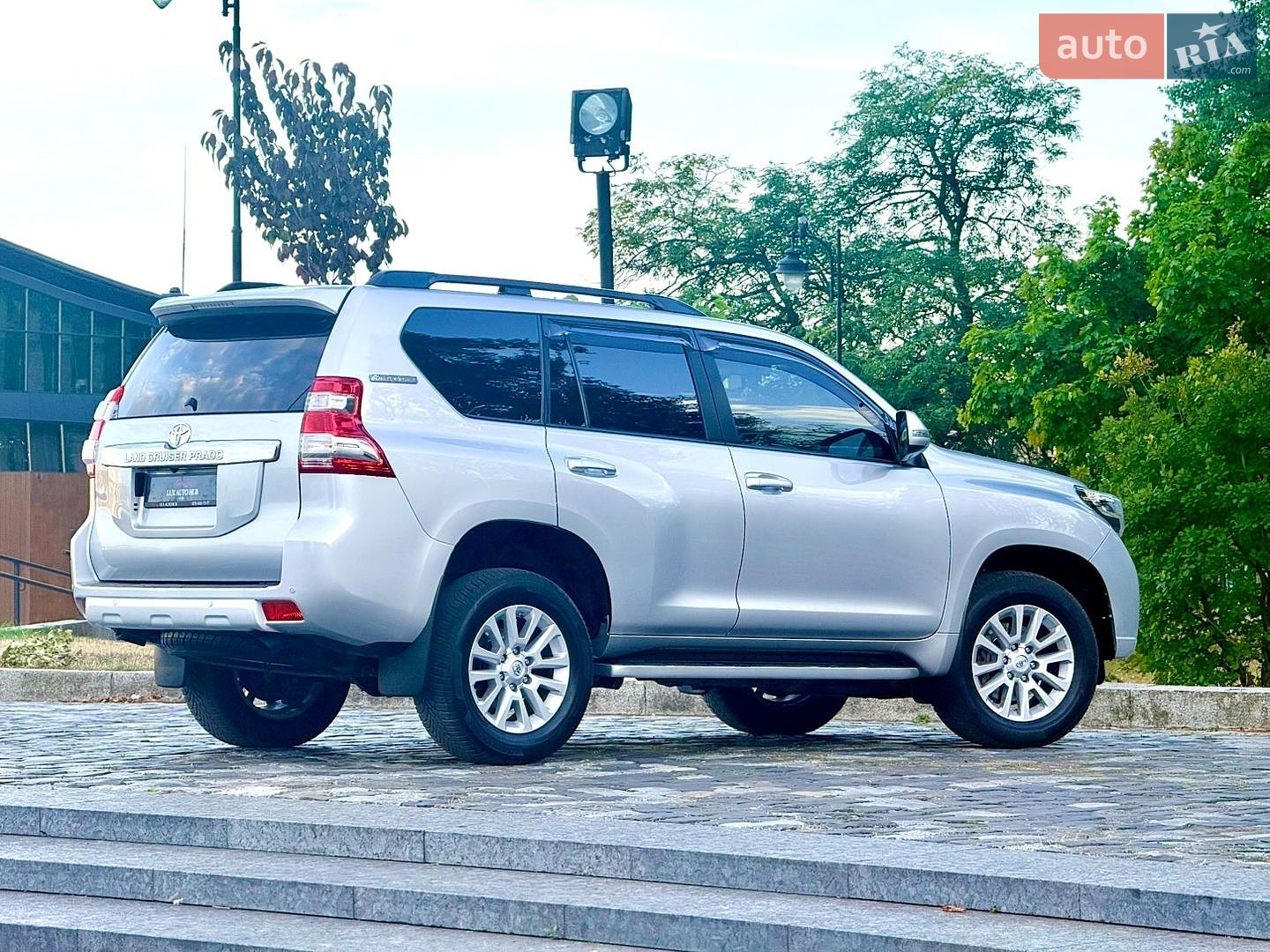 Toyota Land Cruiser Prado 2016 VIN JTEBR3FJ30K032425 фото оголошення 32 з 204