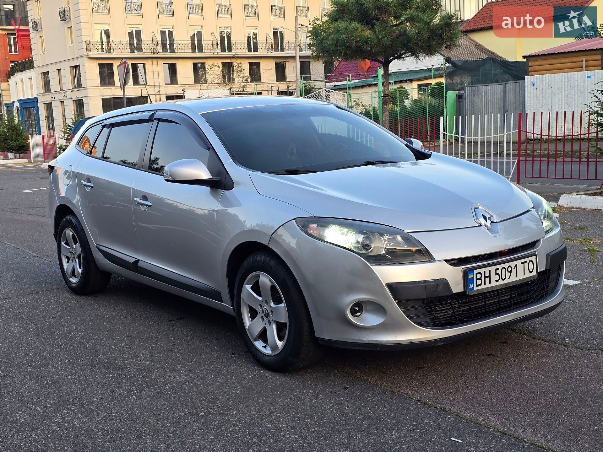 Renault Megane 2010 VIN VF1KZ1A0543703459 фото оголошення 2 з 48