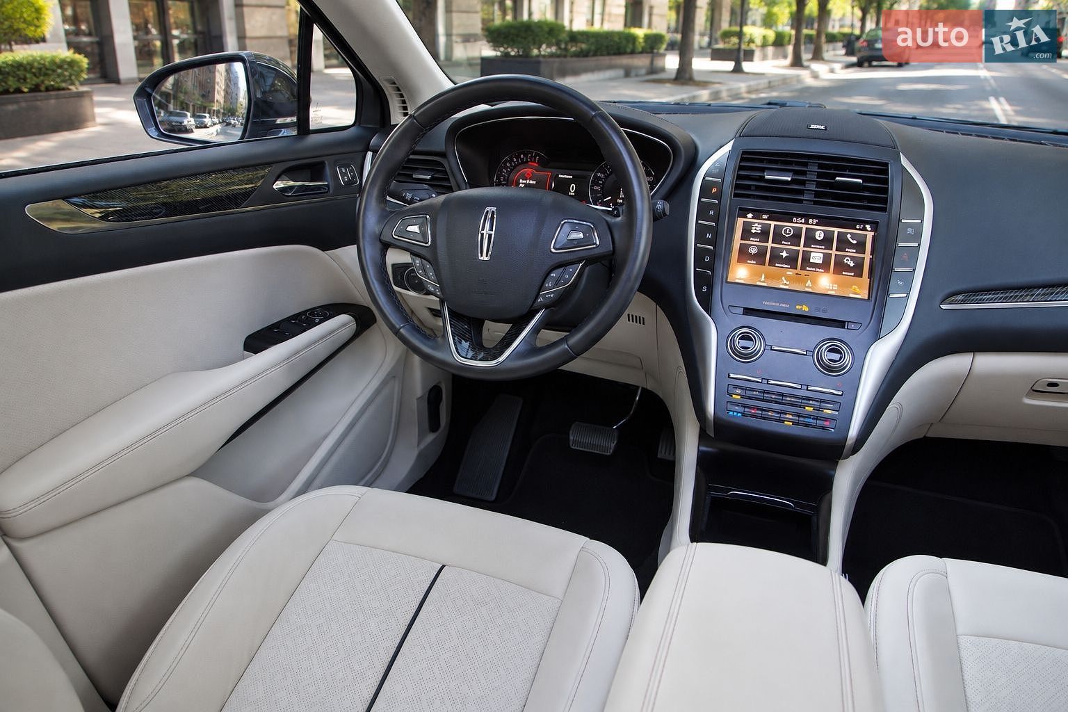 Lincoln MKC 2018 VIN 5LMTJ4DH4KUL03854 фото оголошення 9 з 17