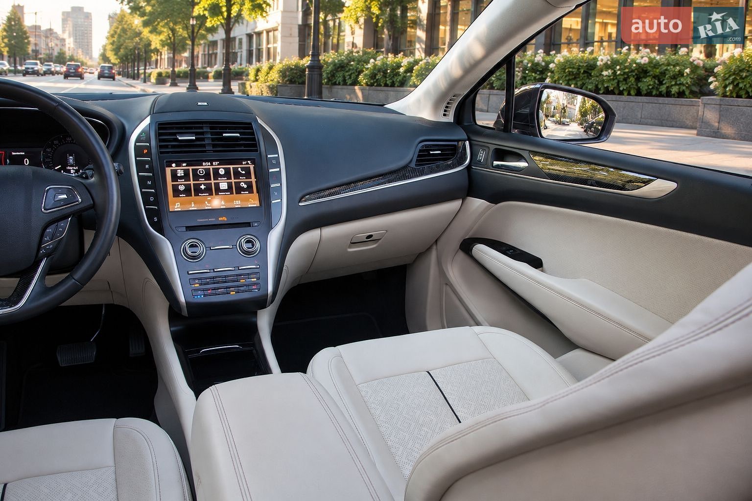 Lincoln MKC 2018 VIN 5LMTJ4DH4KUL03854 фото оголошення 11 з 17