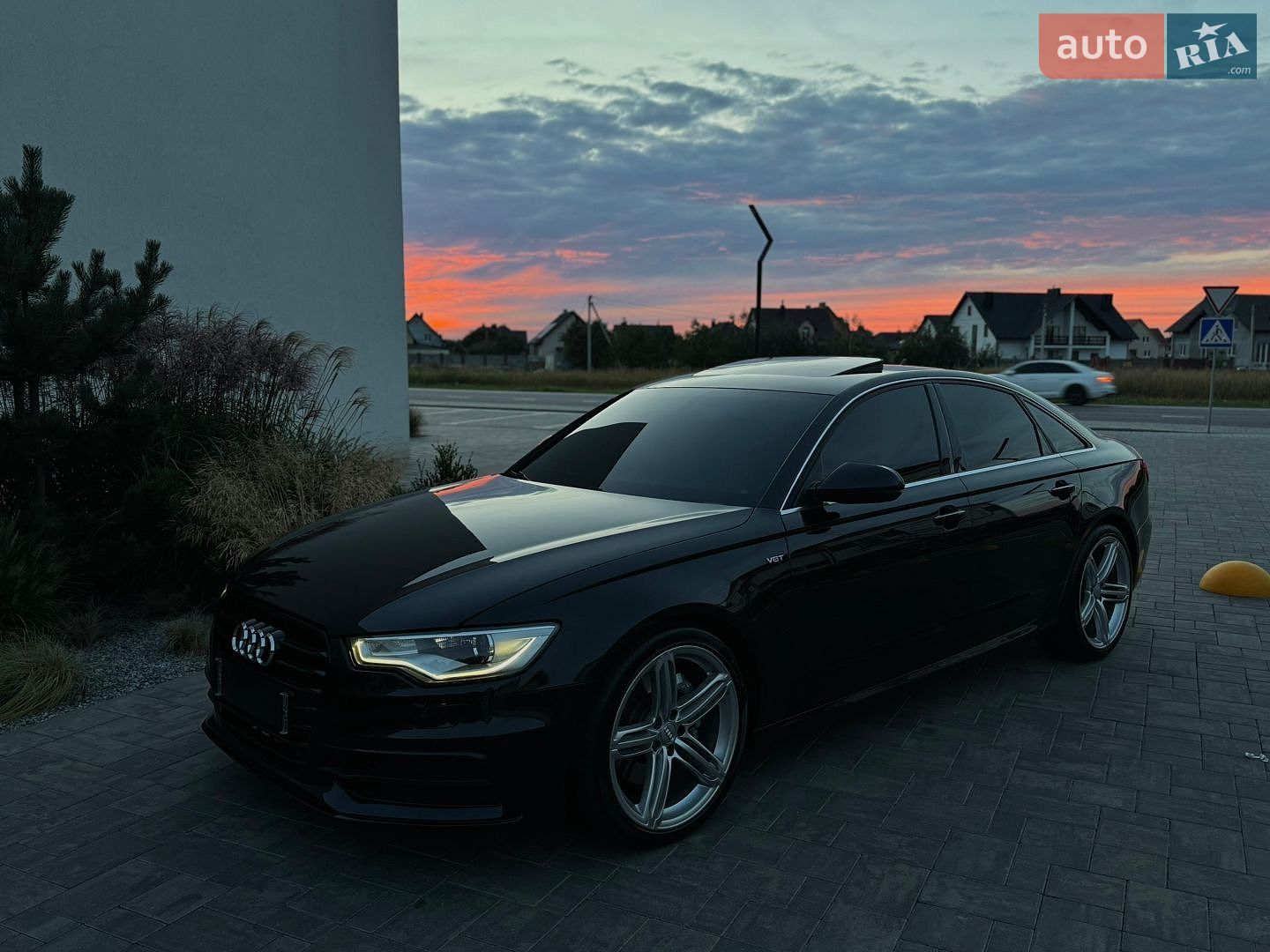Audi A6 2013 VIN WAUHMAFC8EN079438 фото оголошення 2 з 47