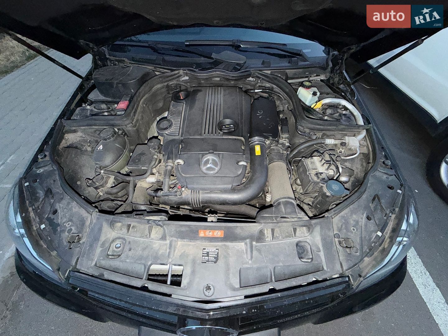 Mercedes-Benz C-Class 2012 VIN WDDGF4HB1CR236916 фото оголошення 3 з 15