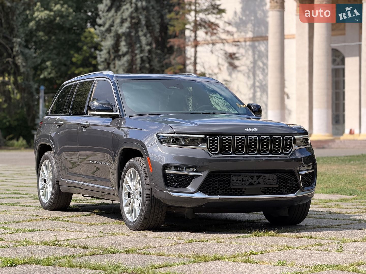 Jeep Grand Cherokee 2023 VIN 1C4RJHEG9P8876943 фото оголошення 2 з 24