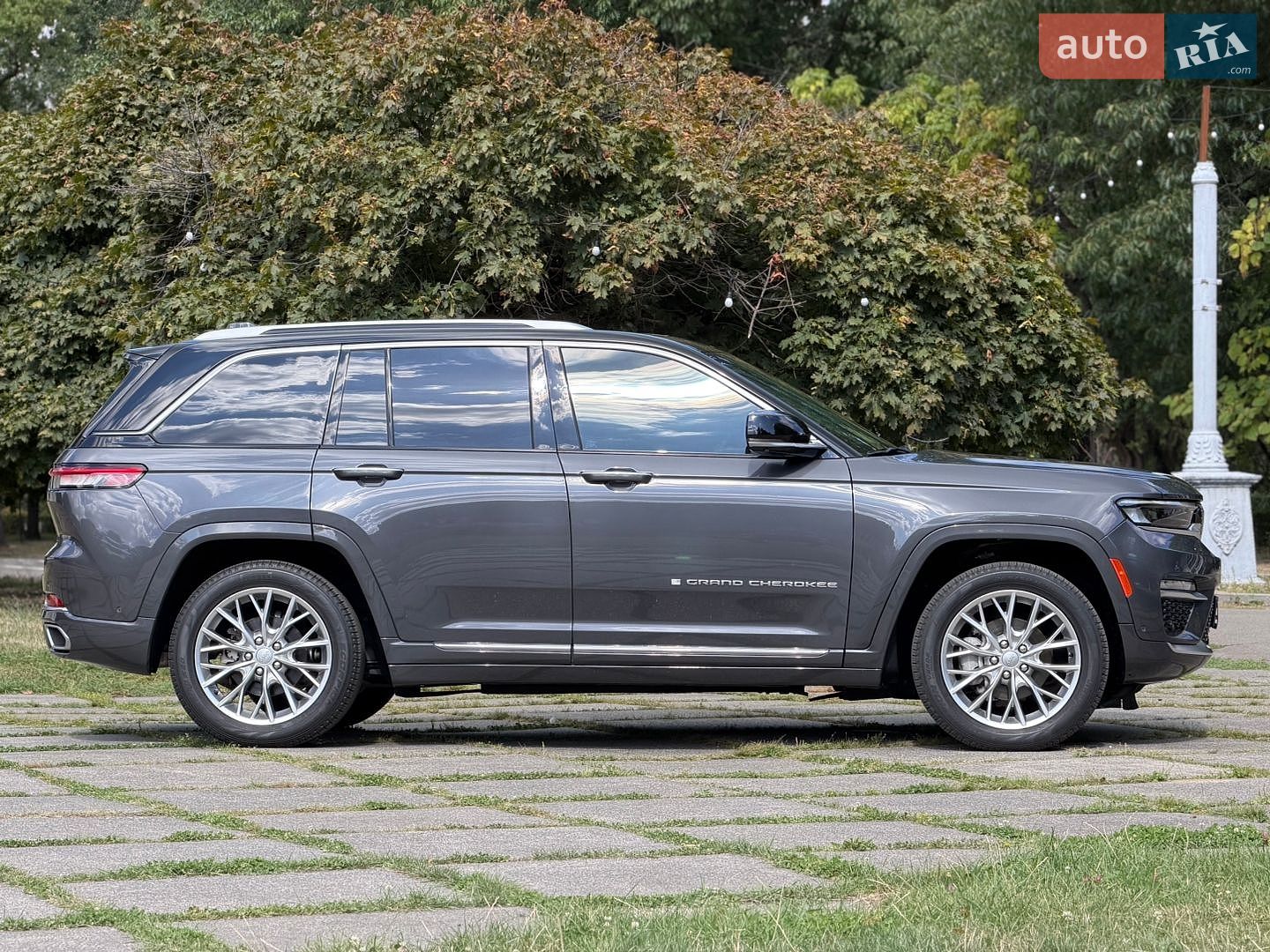 Jeep Grand Cherokee 2023 VIN 1C4RJHEG9P8876943 фото оголошення 4 з 24
