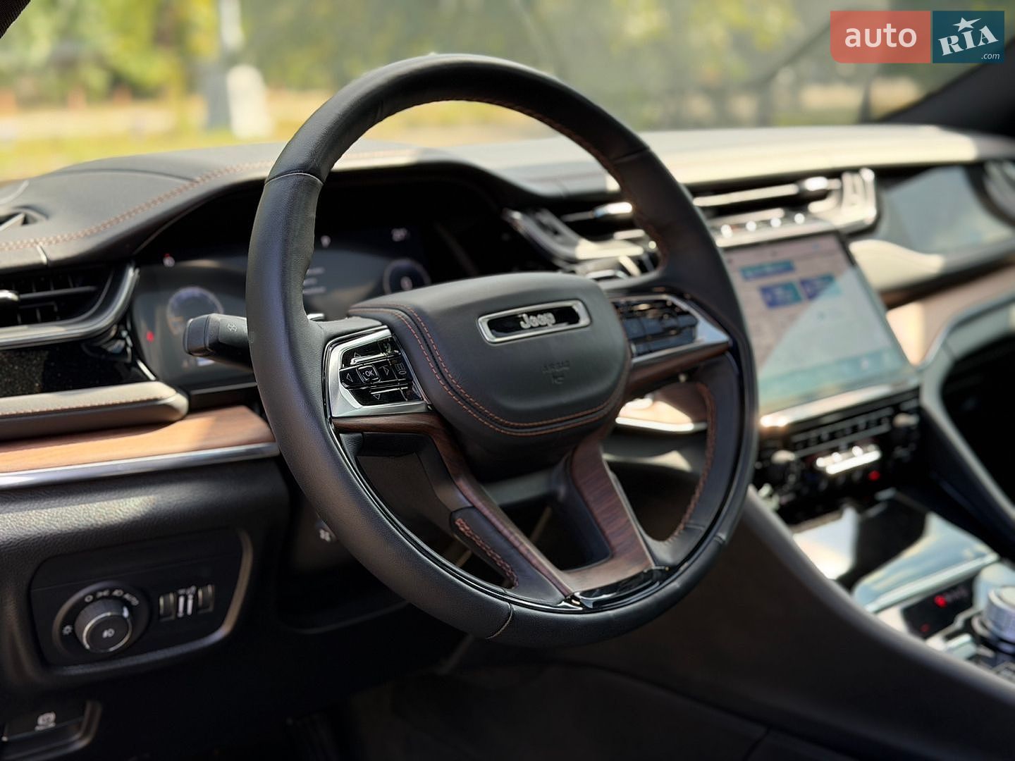 Jeep Grand Cherokee 2023 VIN 1C4RJHEG9P8876943 фото оголошення 13 з 24