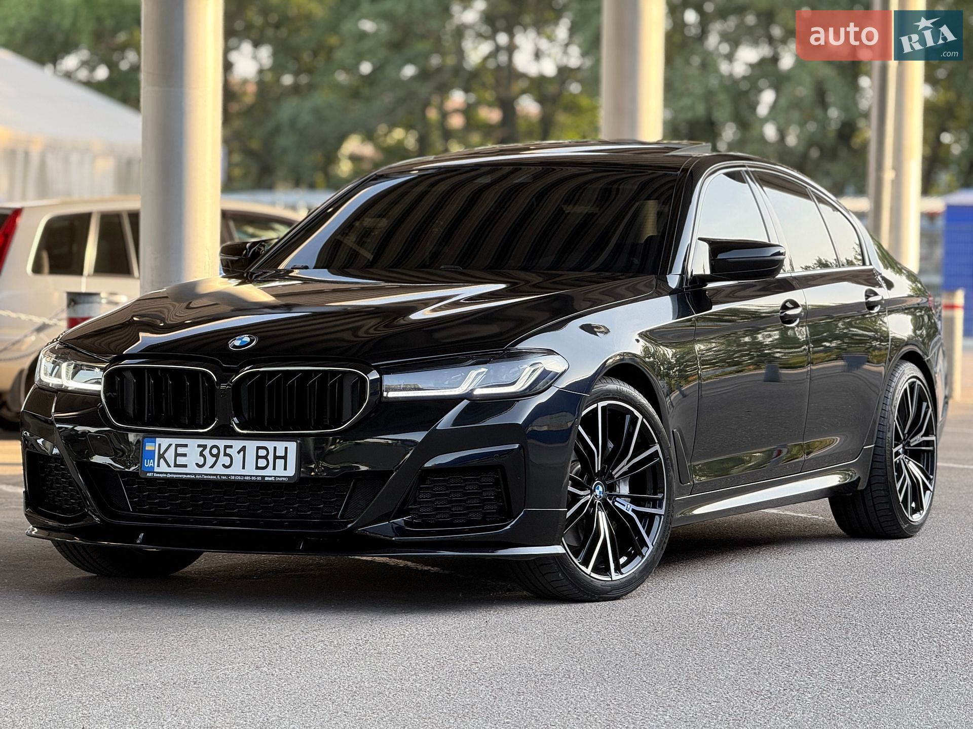 BMW 5 Series 2019 VIN WBAJS3C06LCD13892 фото оголошення 2 з 40