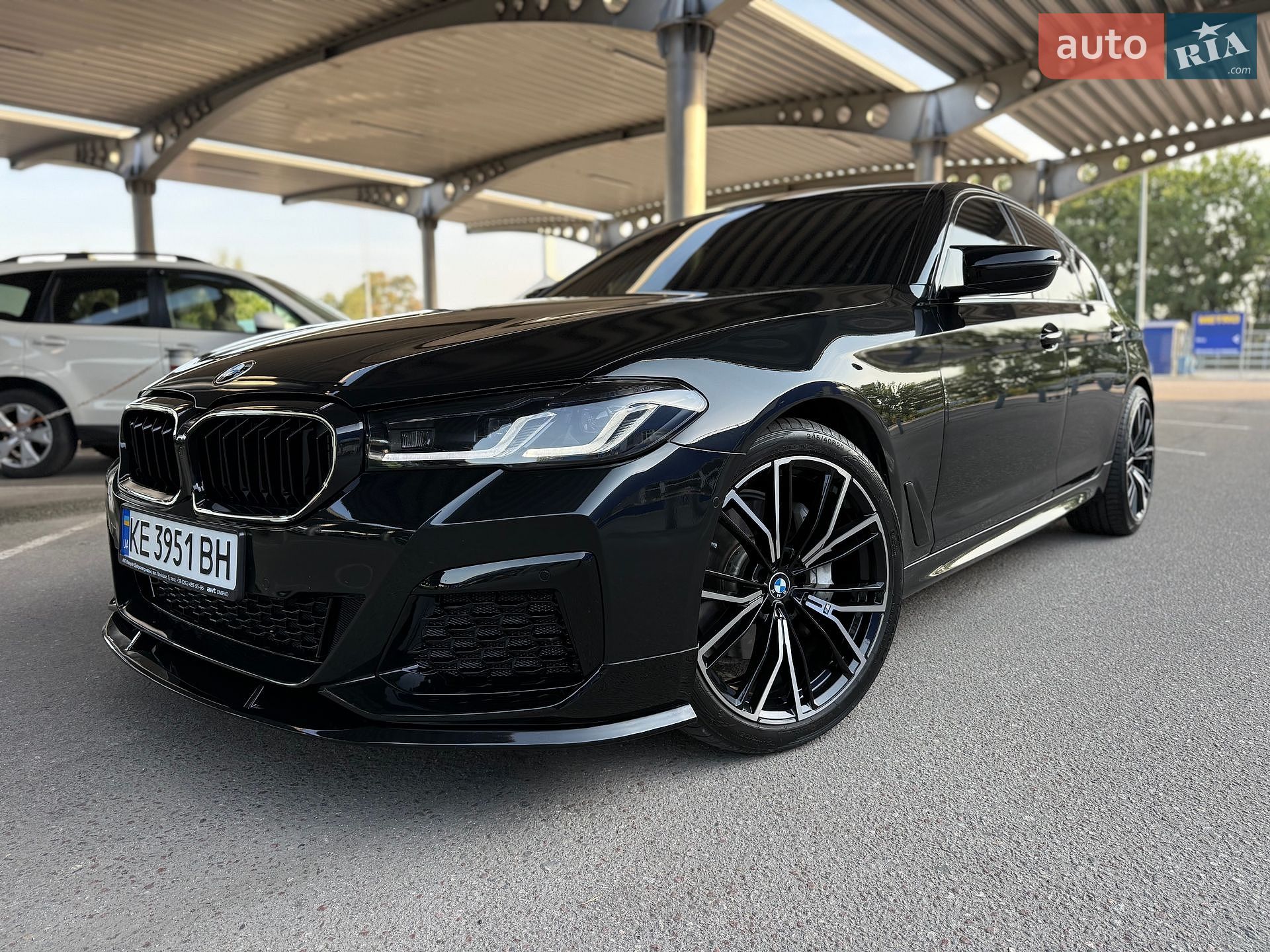 BMW 5 Series 2019 VIN WBAJS3C06LCD13892 фото оголошення 6 з 40