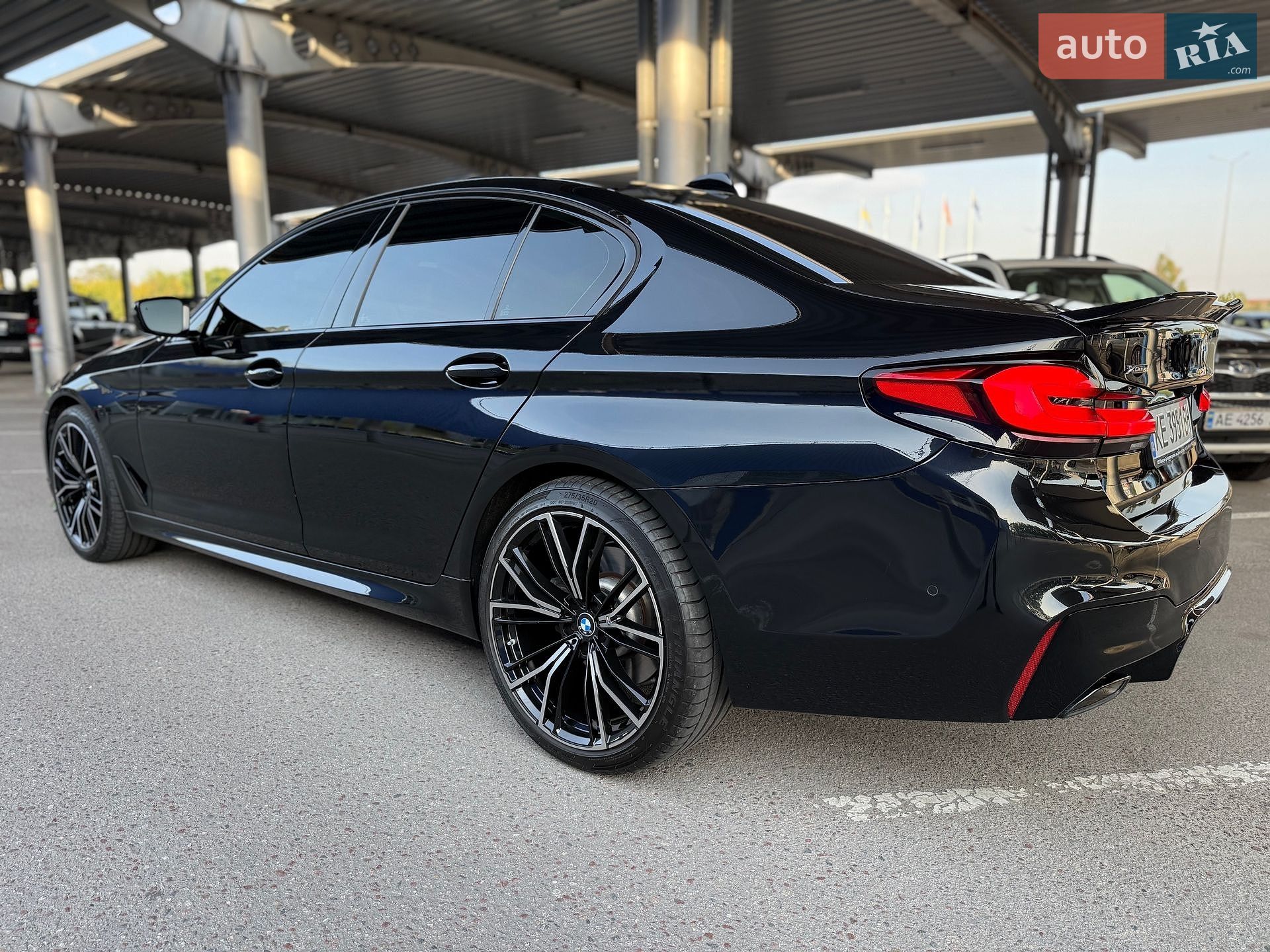 BMW 5 Series 2019 VIN WBAJS3C06LCD13892 фото оголошення 13 з 40
