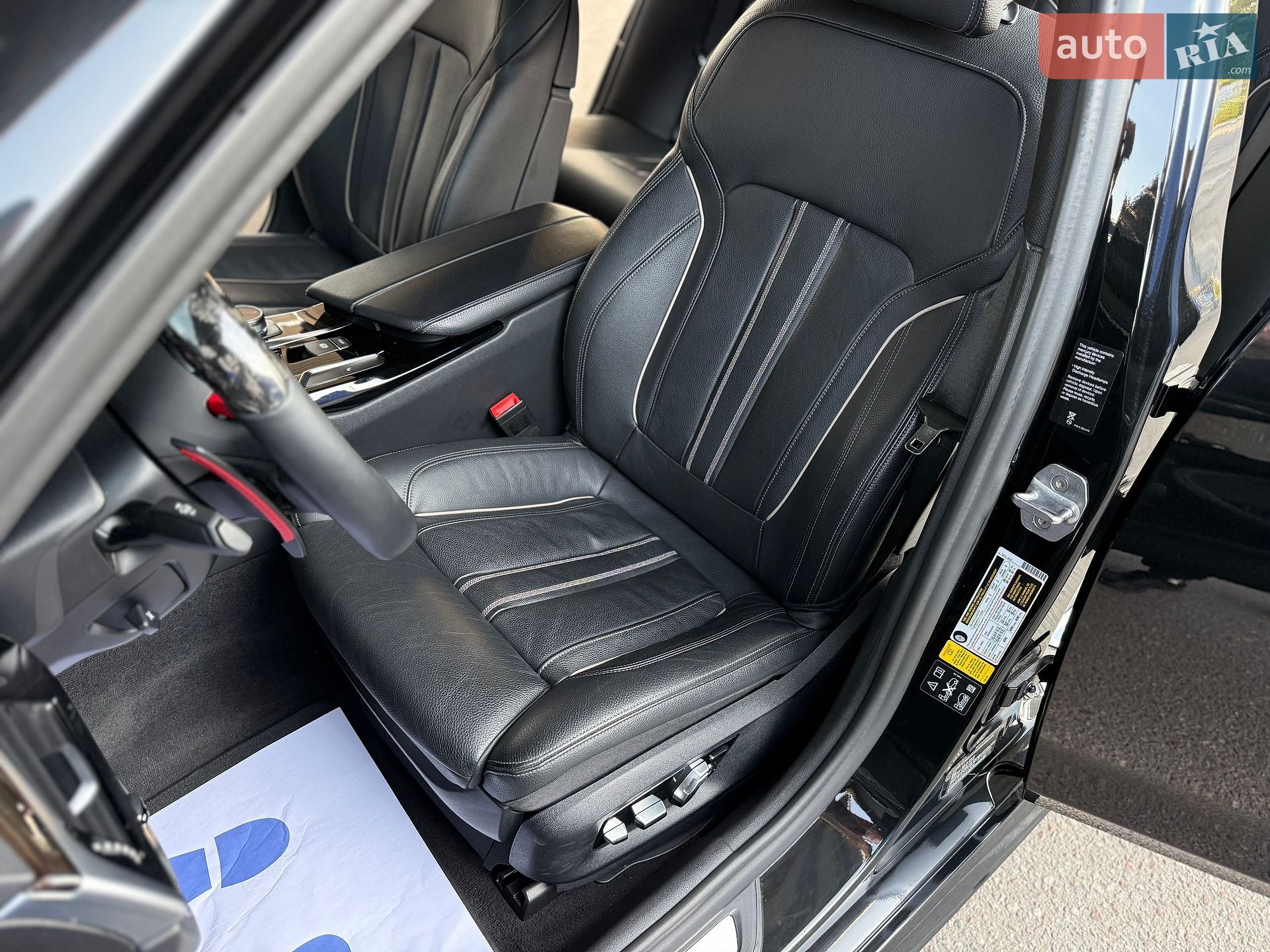 BMW 5 Series 2019 VIN WBAJS3C06LCD13892 фото оголошення 20 з 40