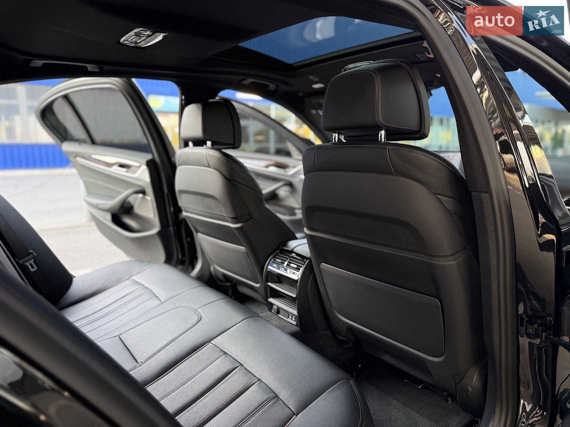 BMW 5 Series 2019 VIN WBAJS3C06LCD13892 фото оголошення 30 з 40