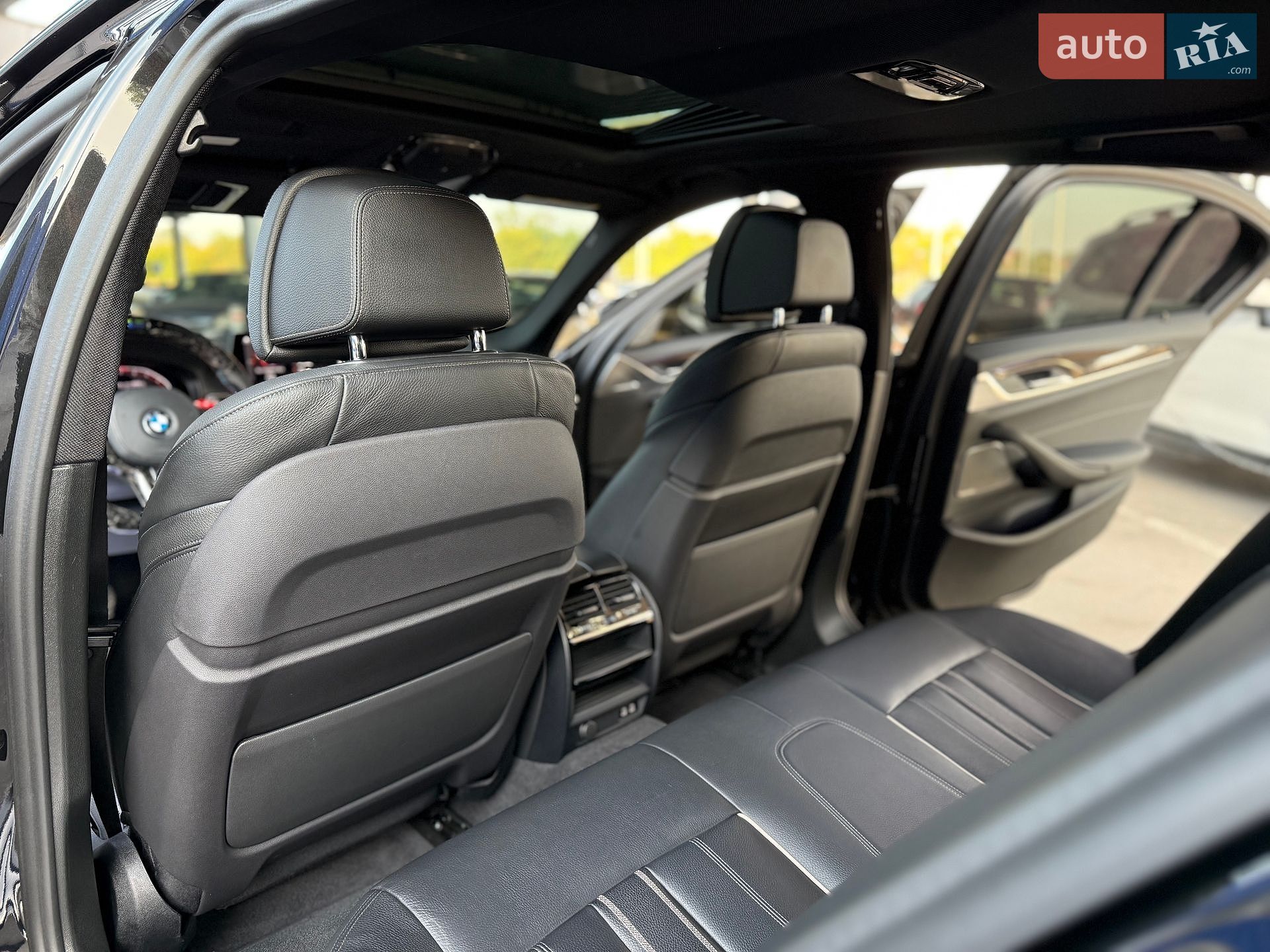 BMW 5 Series 2019 VIN WBAJS3C06LCD13892 фото оголошення 32 з 40