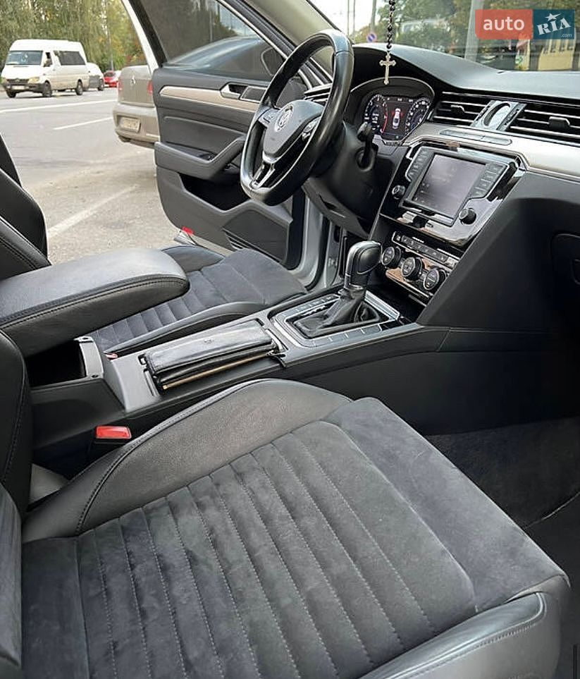 Volkswagen Passat 2017 VIN WVWZZZ3CZHE148585 фото оголошення 12 з 32