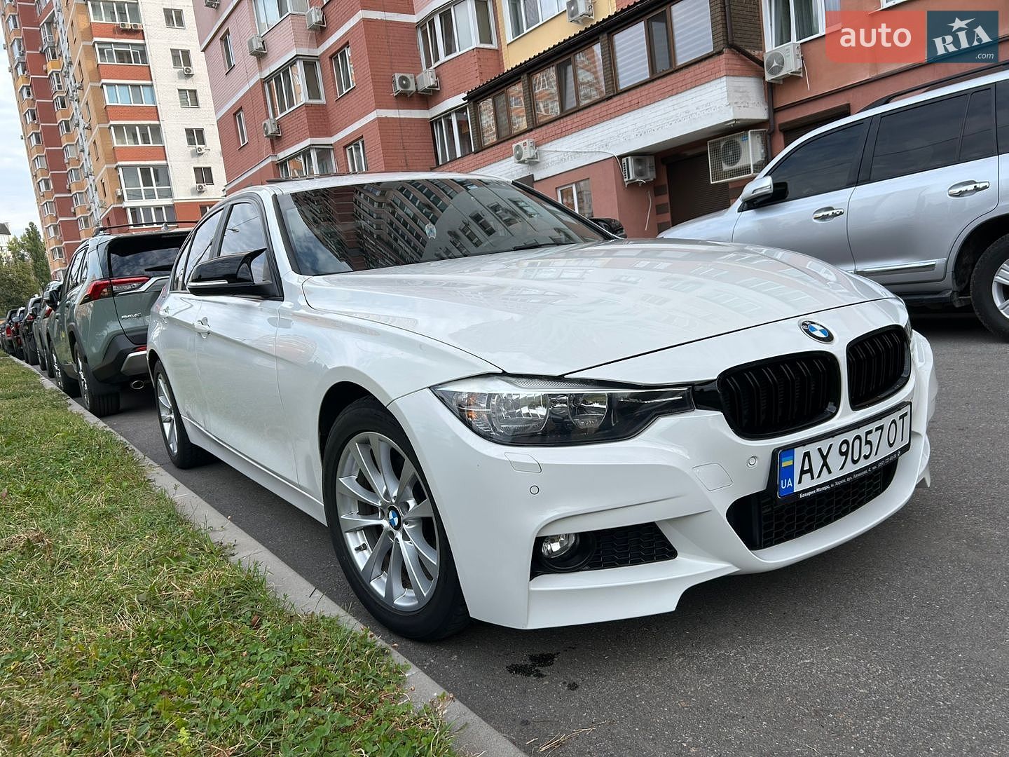 BMW 3 Series 2016 VIN WBA8E5G54GNT95068 фото оголошення 2 з 17